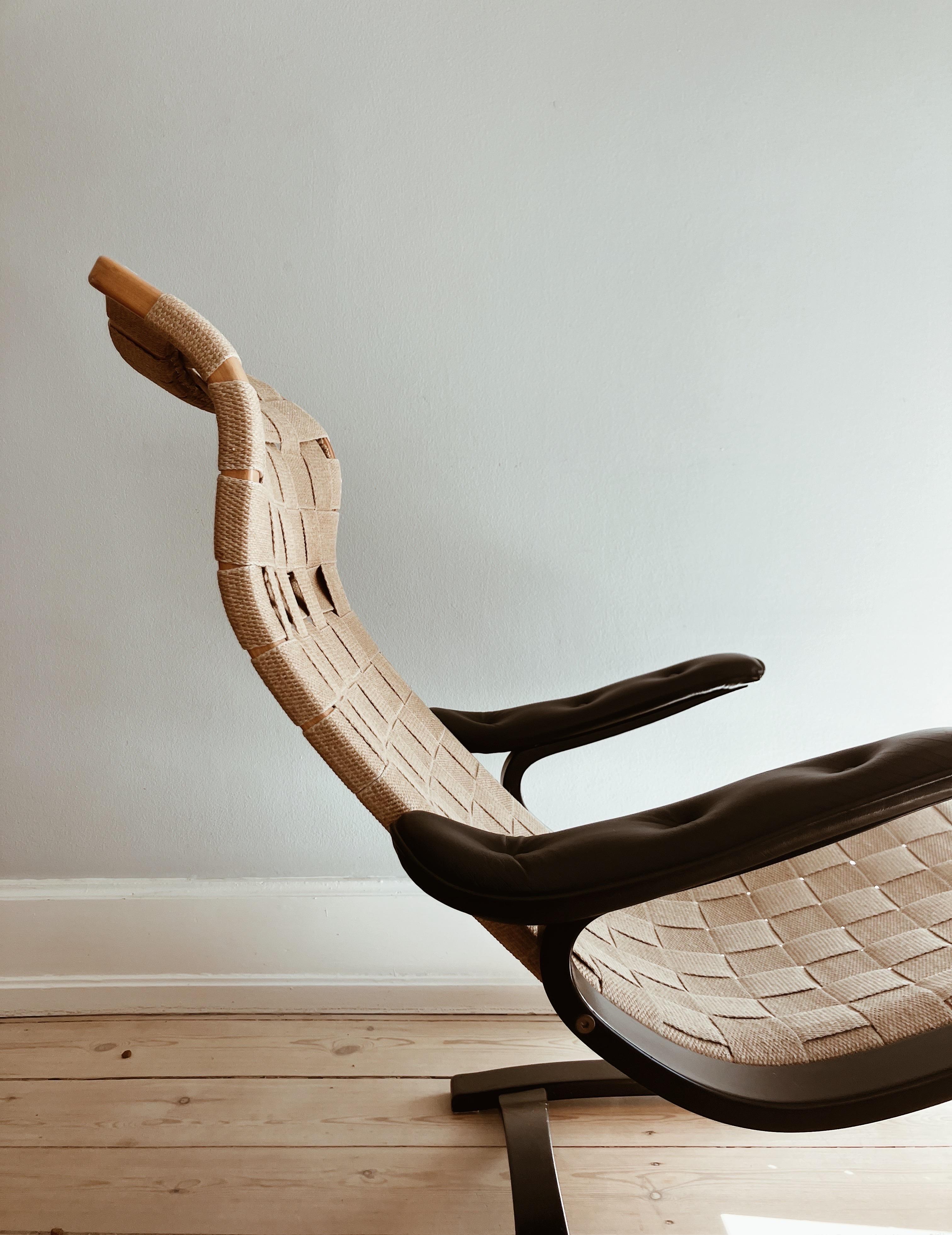 Canvas Swedish chaiselong / daybed in linen webbing by Gustav Axel Berg