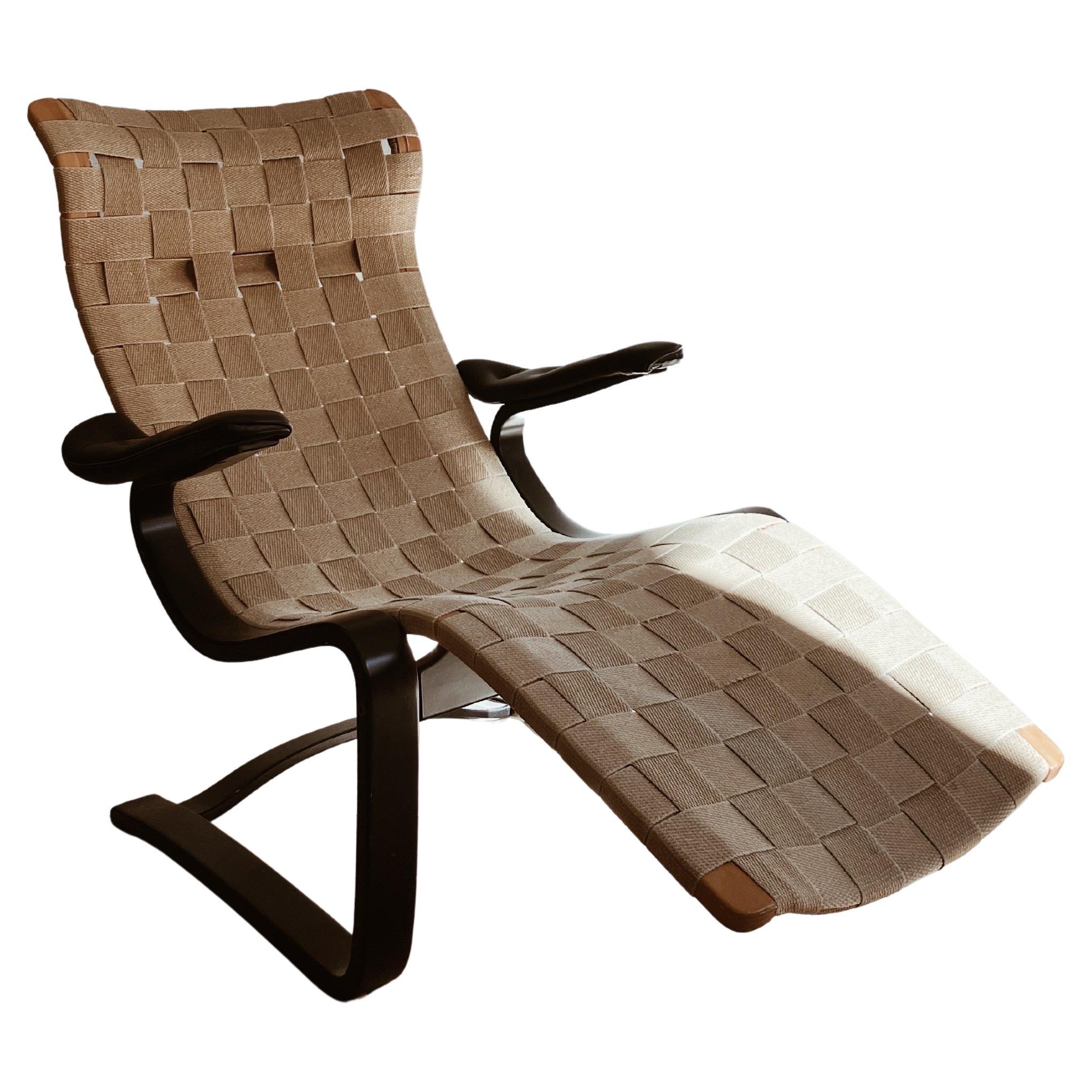 Scandinavian Modern Swedish chaiselong / daybed in linen webbing by Gustav Axel Berg