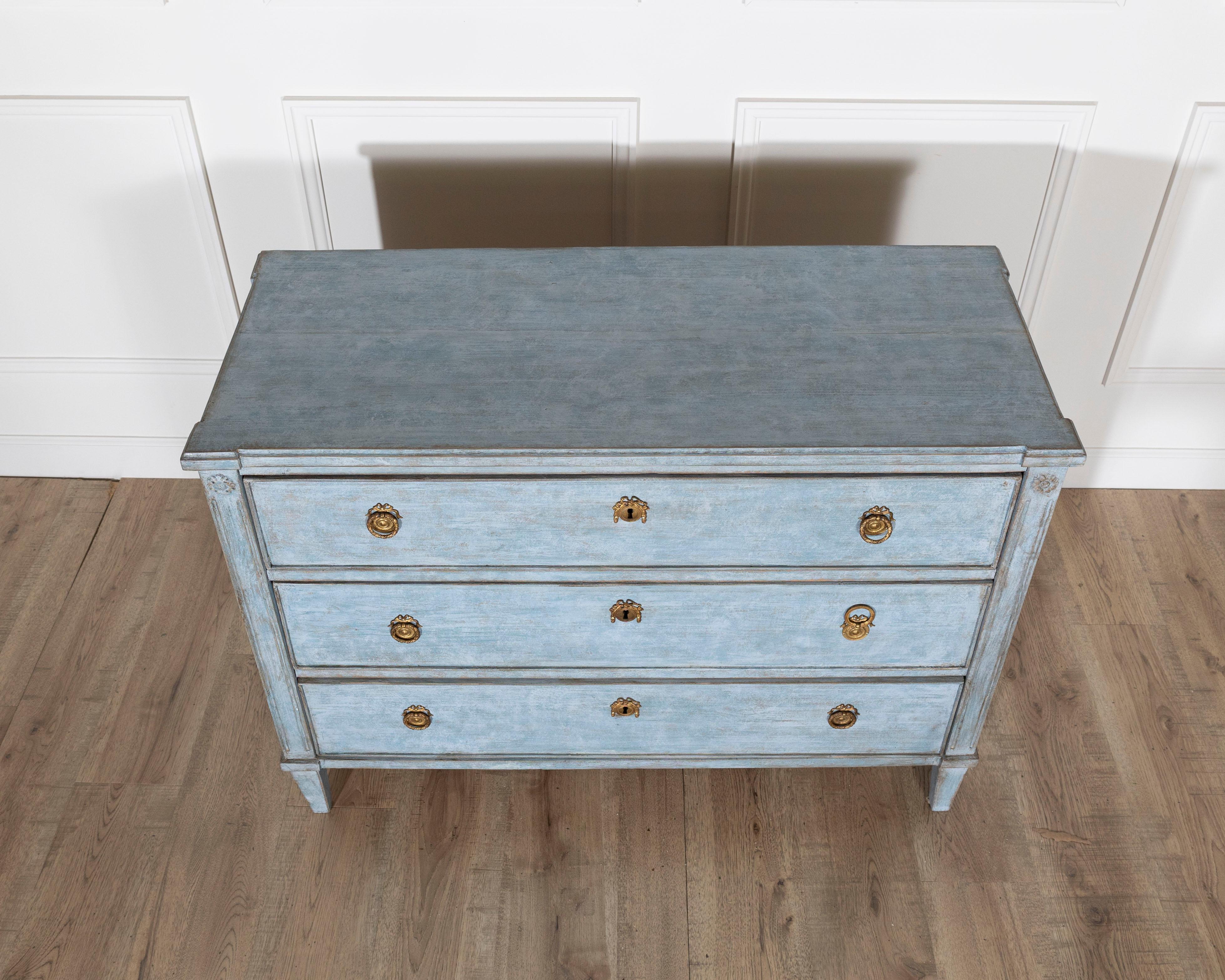 Swedish Chest of Drawers in Blue Paint, Circa 1860 In Good Condition For Sale In Atlanta, GA