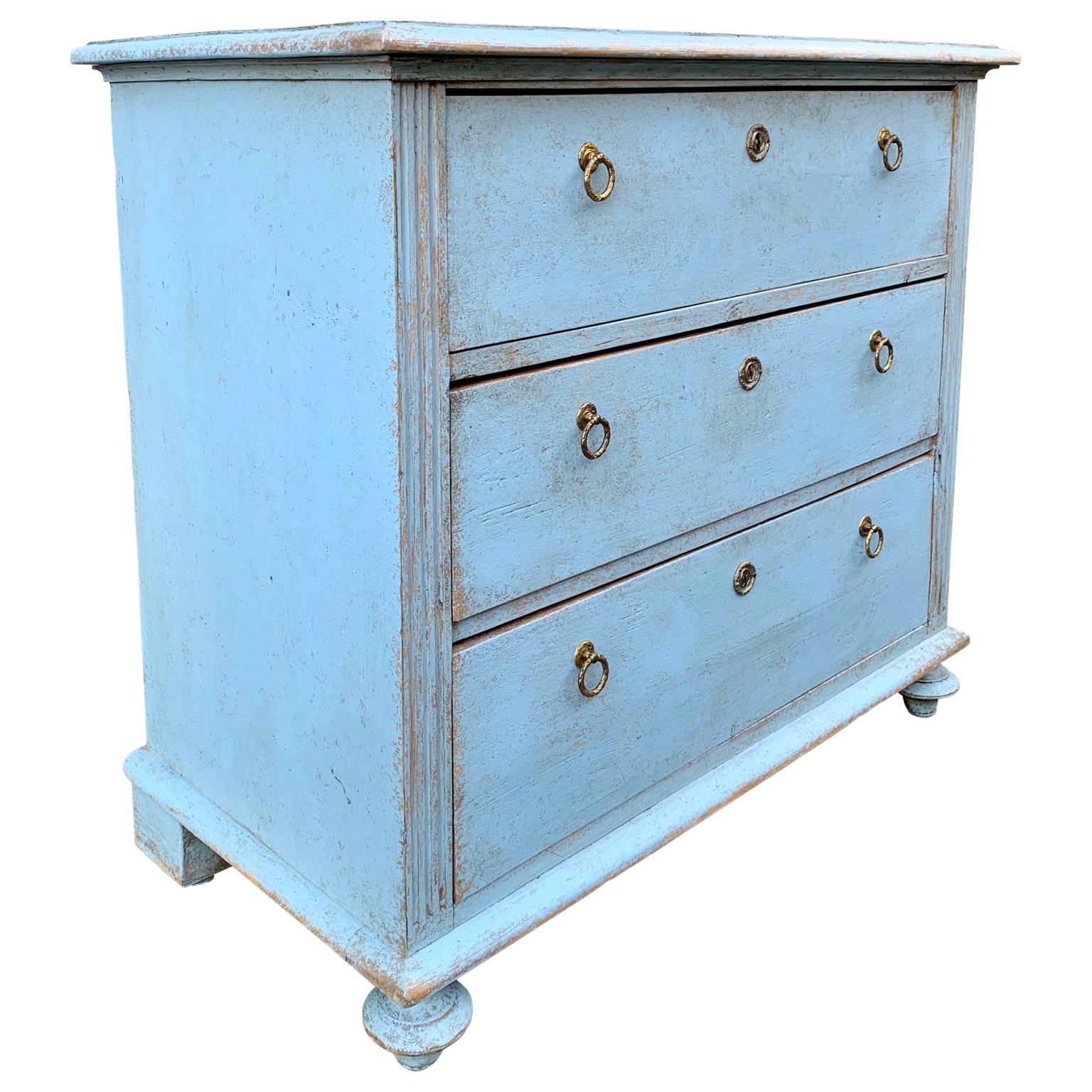 A late 19th century Swedish chest of drawers light blue painted in Gustavian Style.

Please note that this chest of drawers is located in Halmstad Sweden.
EUR 100 delivery to most areas of London UK, The Netherlands, Belgium, Denmark and Northern