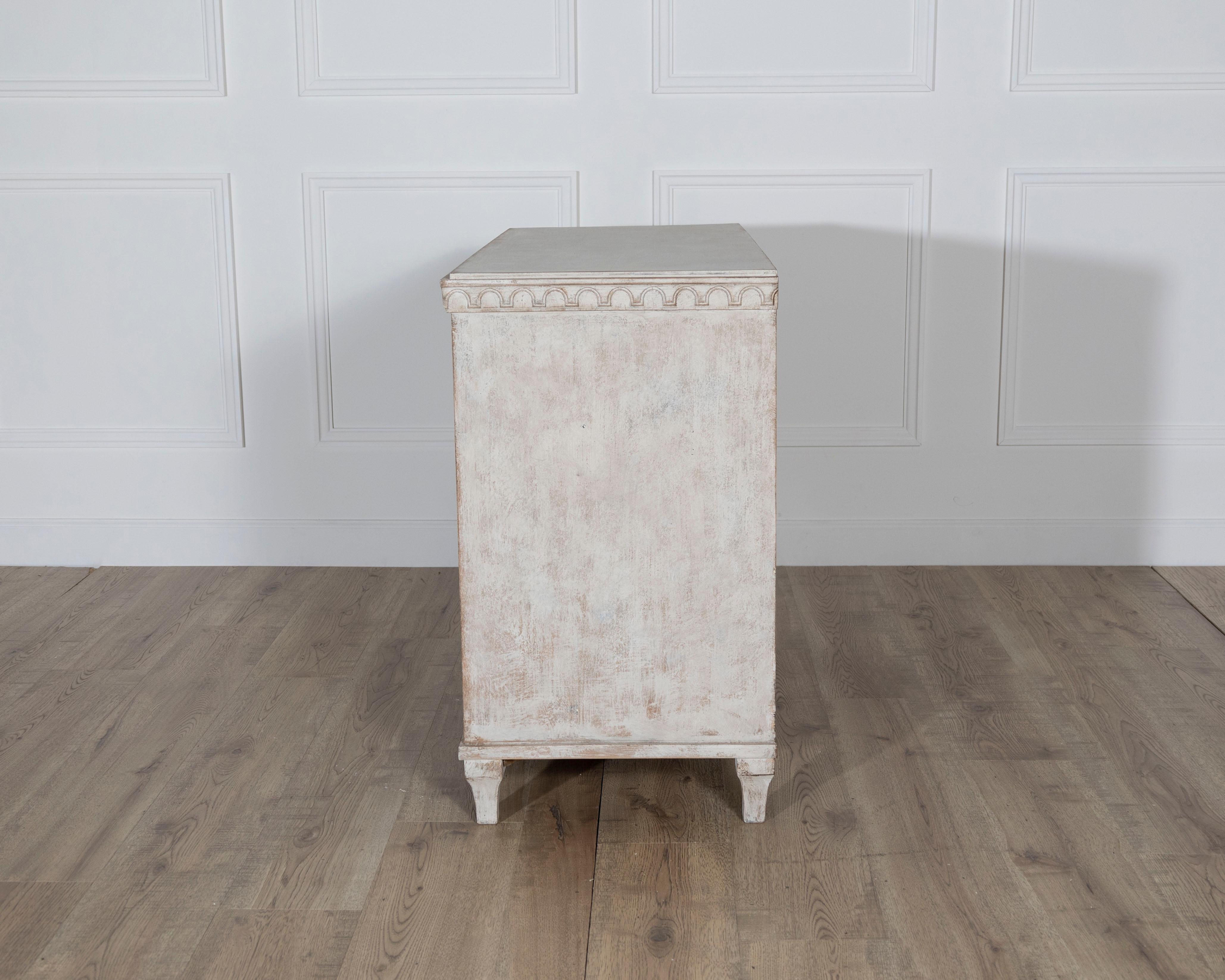 Swedish Chest of Drawers with Dentil Carving, Mid-19th Century For Sale 1