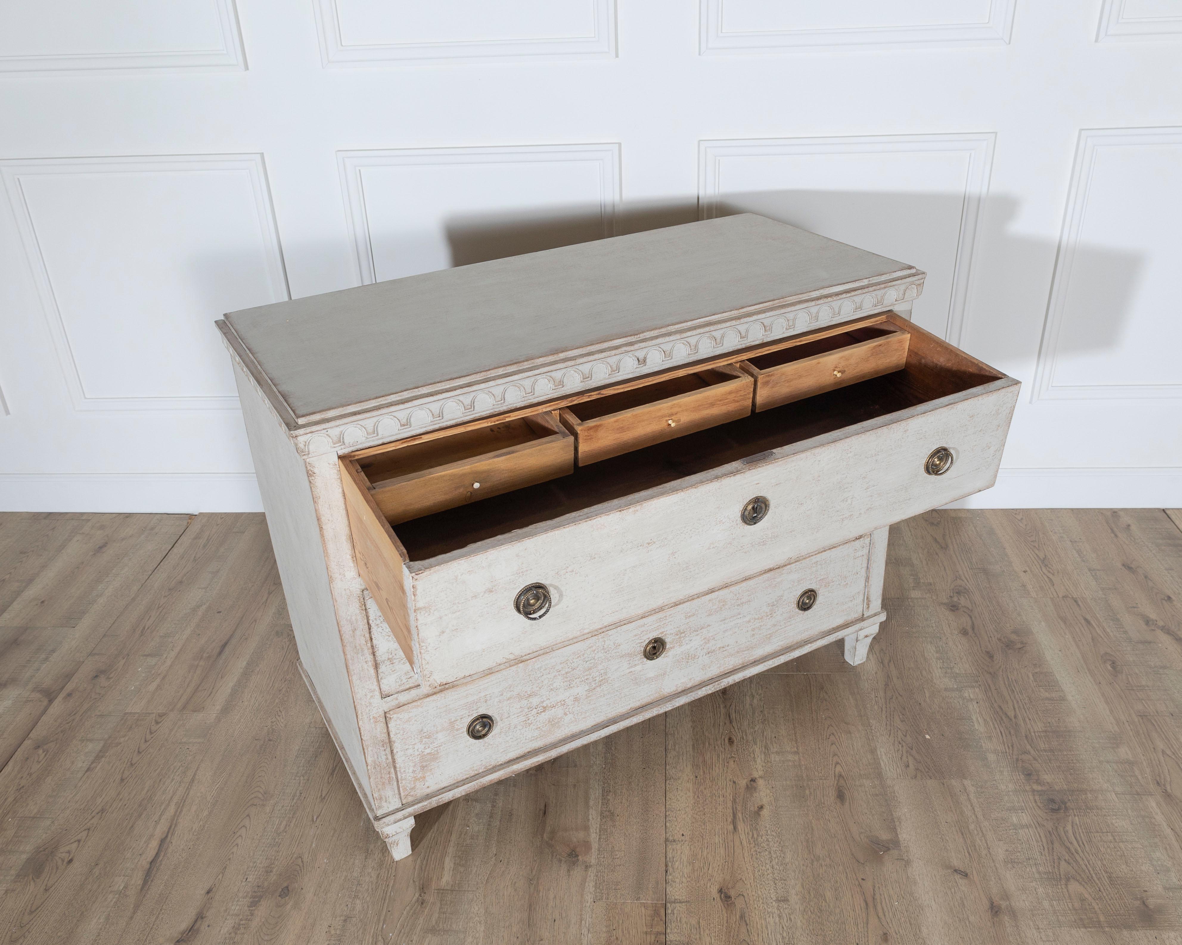 Swedish Chest of Drawers with Dentil Carving, Mid-19th Century For Sale 3