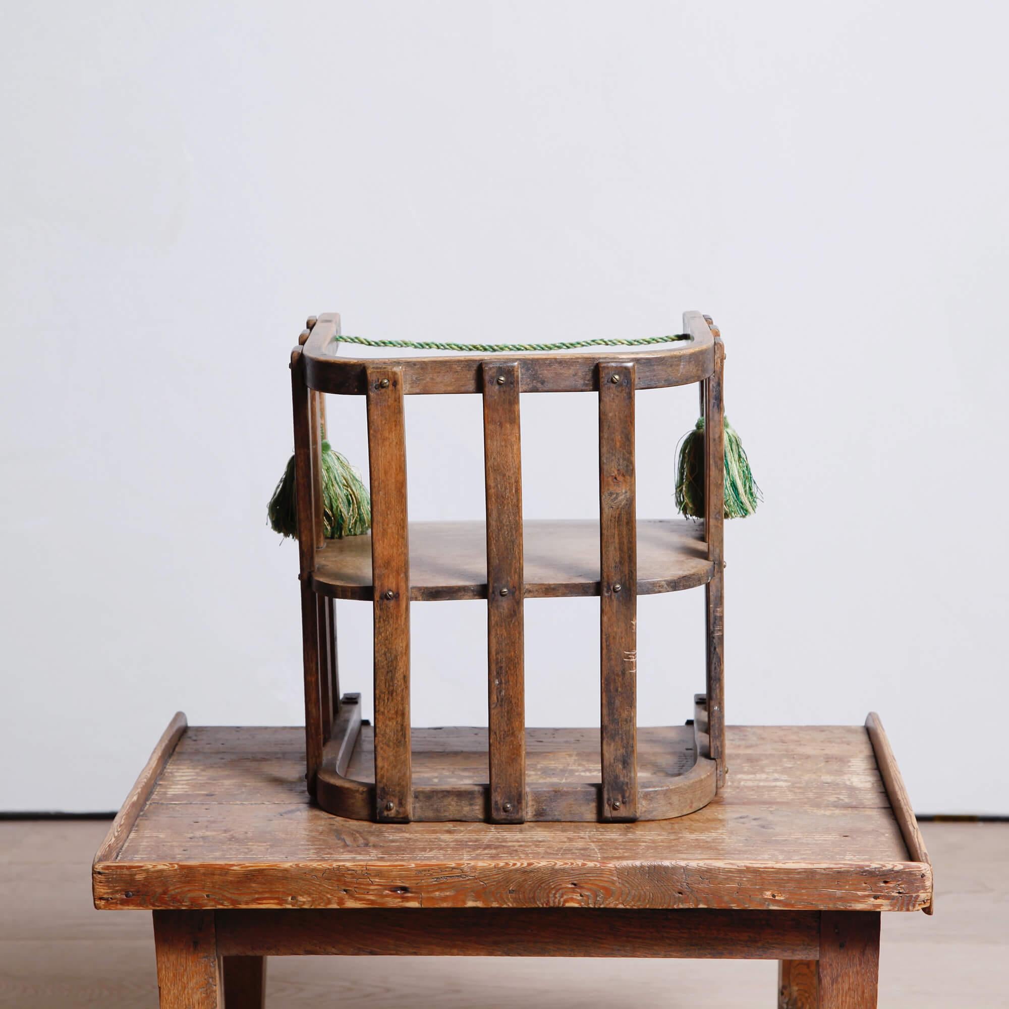 Seggiolone e tavolo metamorfico Swedish Child & Child In condizioni buone in vendita a Long Island City, NY