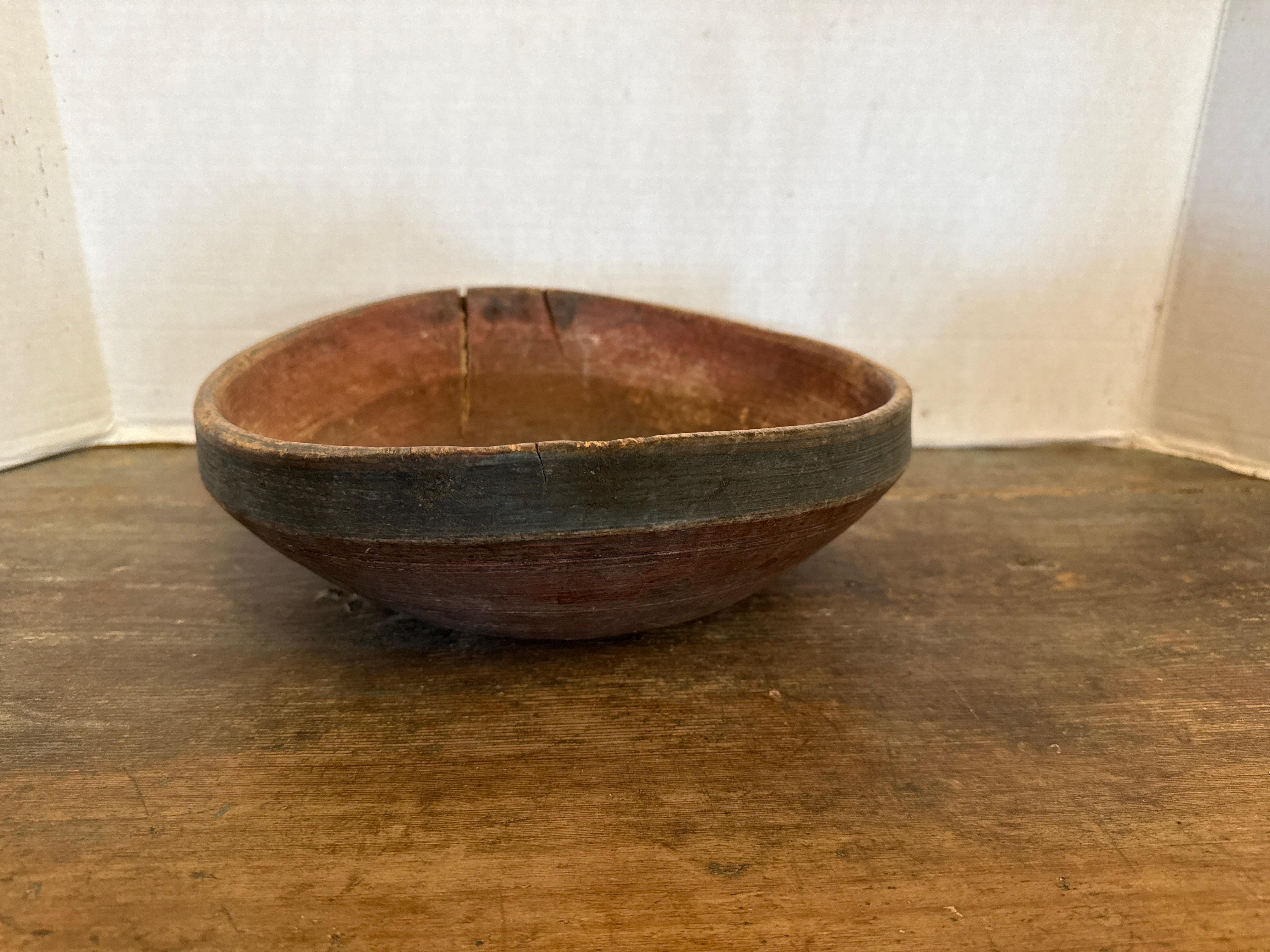 Legno Ciotola in legno svedese del 1890 circa con vernice originale. in vendita