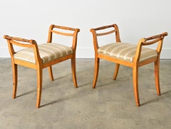 Paire de bancs en bouleau sculpté suédois Circa 1900