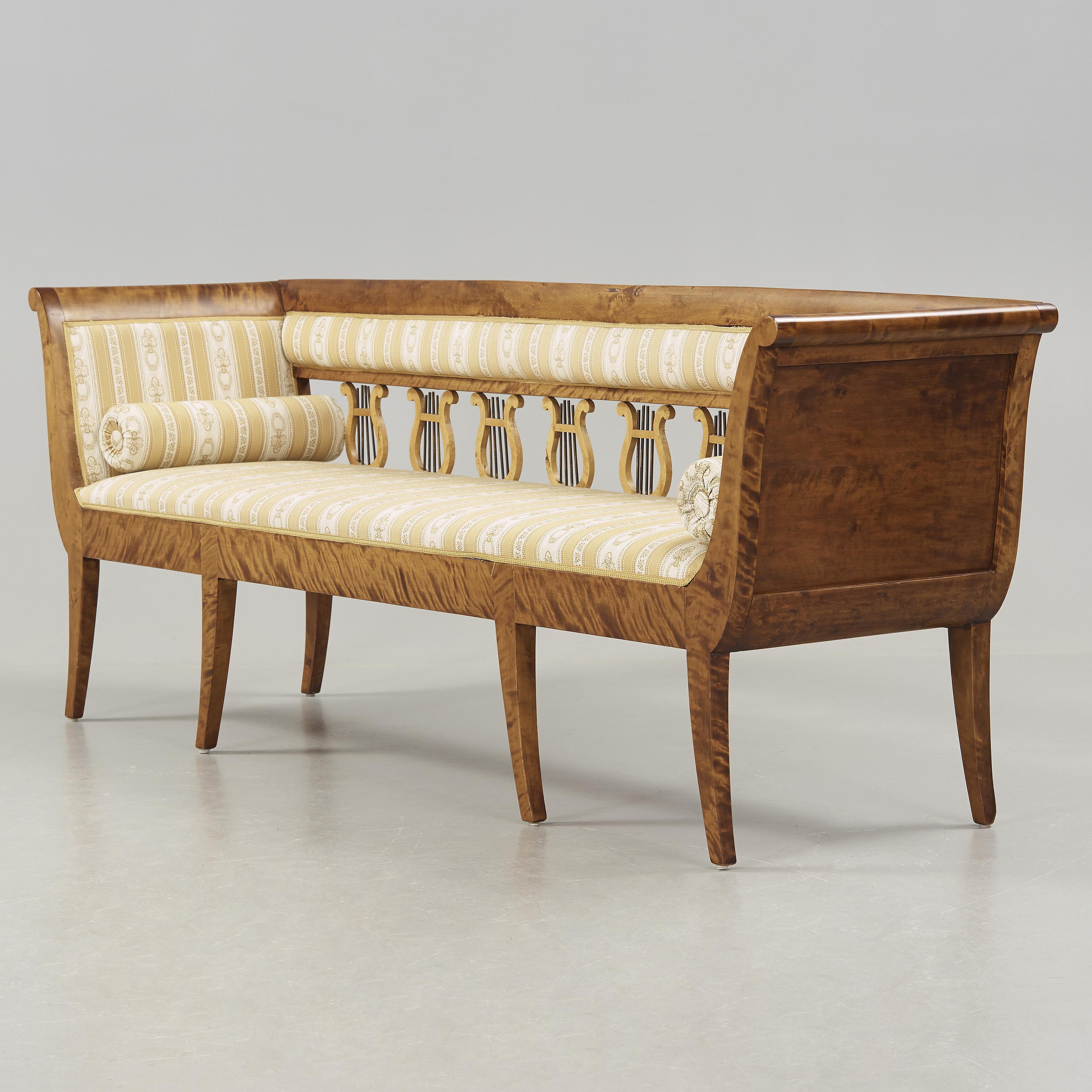 A truly elegant Gustavian period bench or sofa from early 19th C Sweden, 
in birchwood. This style epitomizes the elegance of the period and can be 
seen in many historic palaces and manoirs of the landed gentry in Sweden 
today. Perfect for a