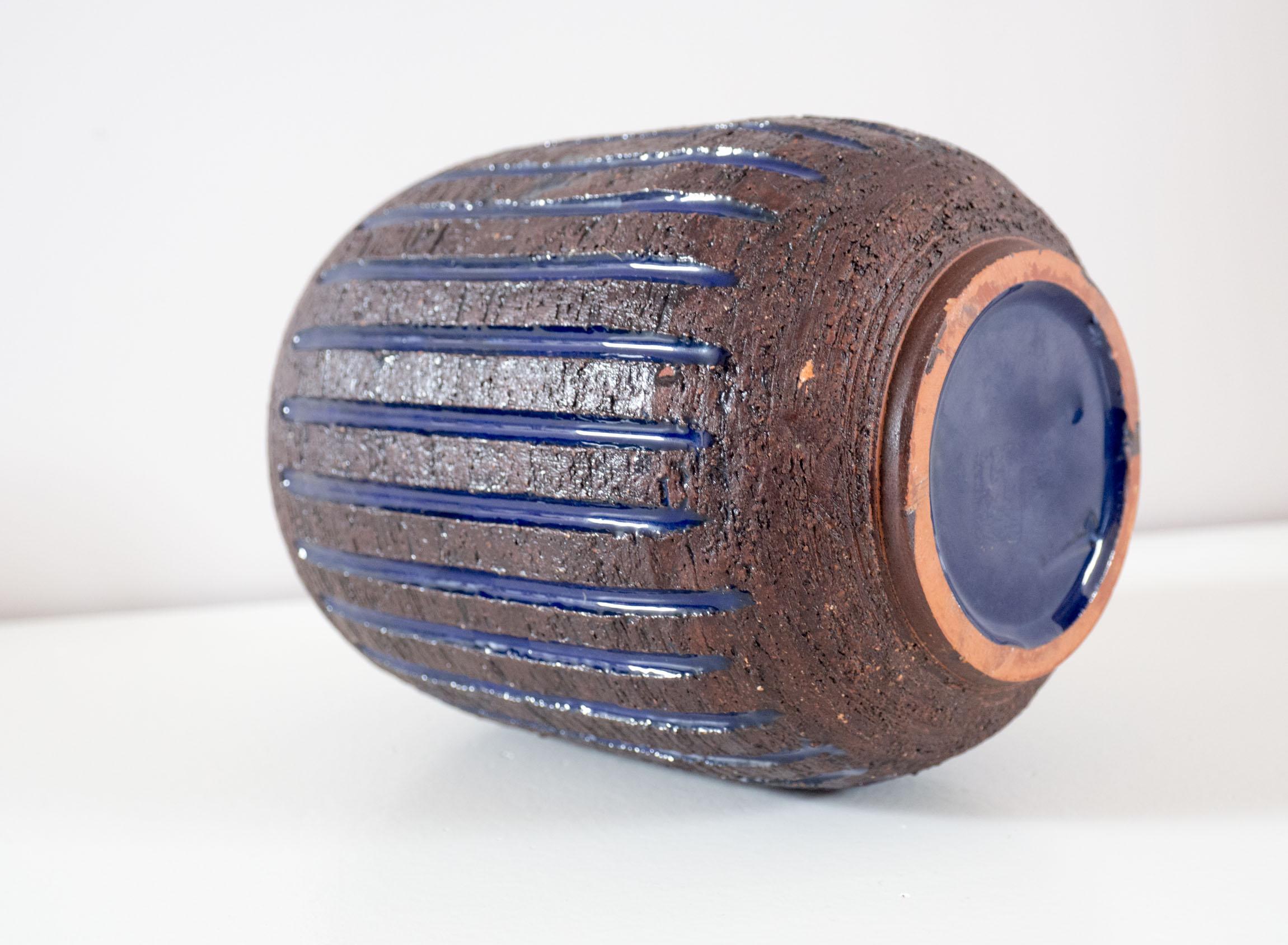 Suédois Vase suédois en céramique bleu cobalt et brun - Brown en vente