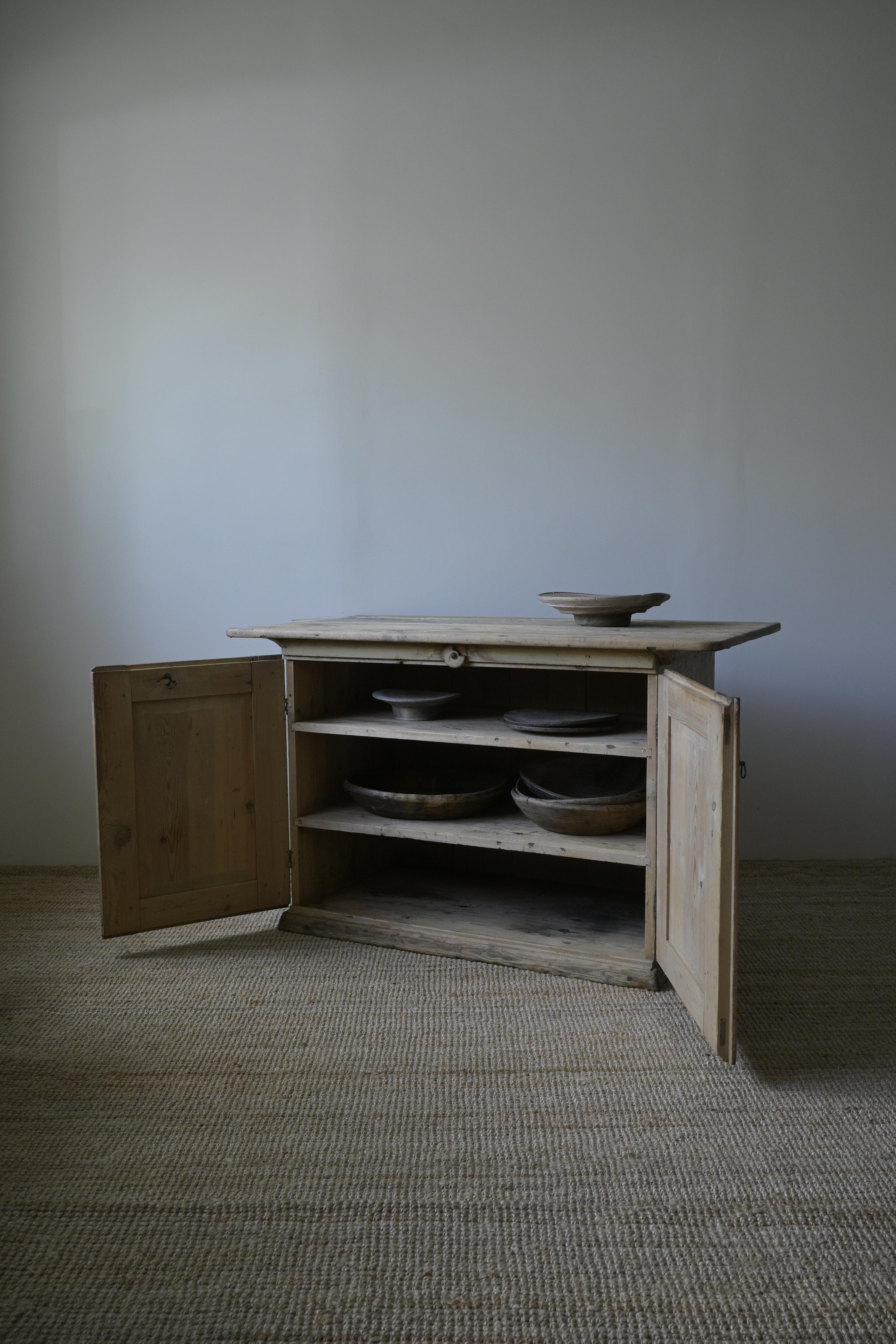 Schwedische Kommode aus Skattungbyn, Orsa um 1700-1830 im Angebot 7