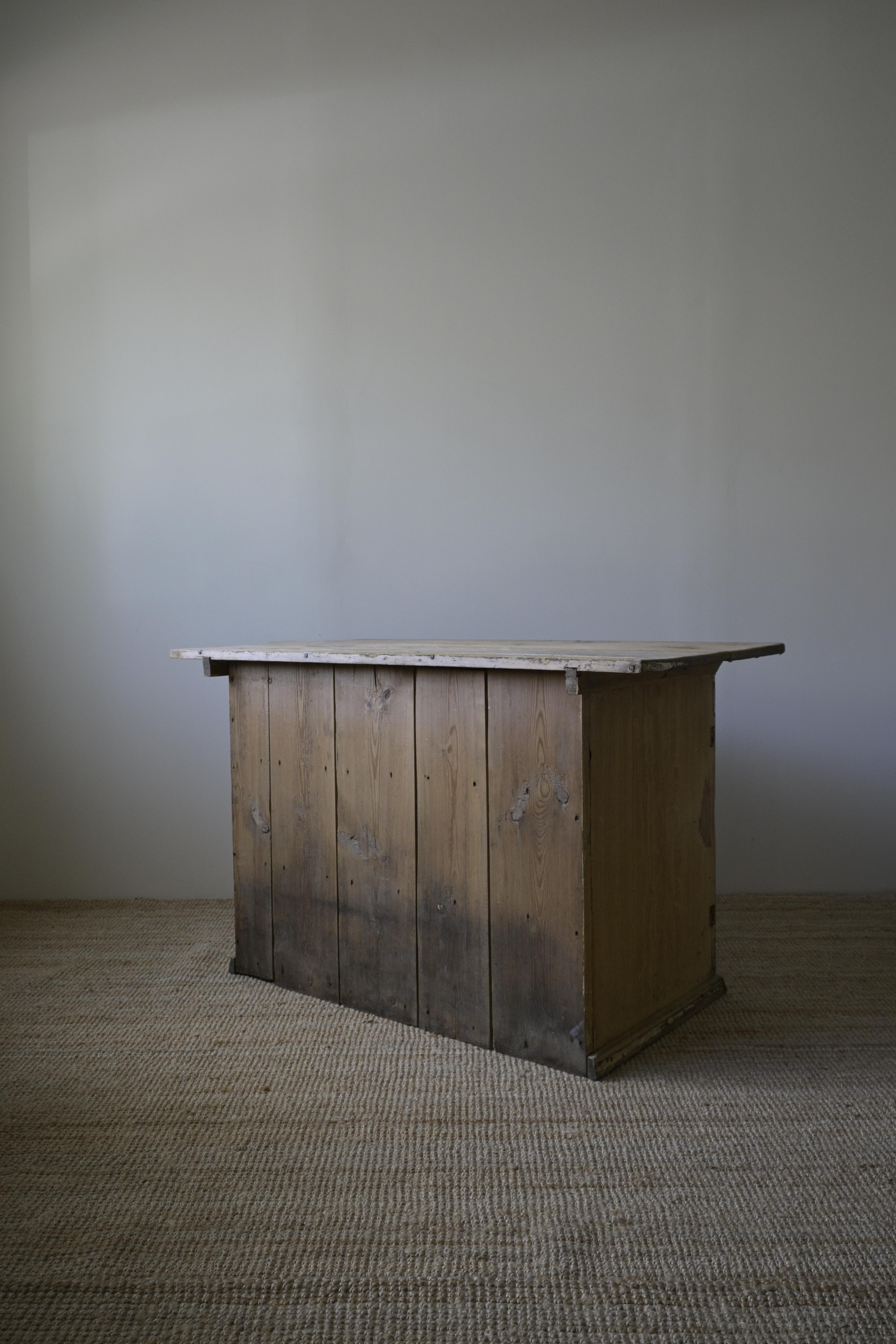 Schwedische Kommode aus Skattungbyn, Orsa um 1700-1830 im Angebot 9