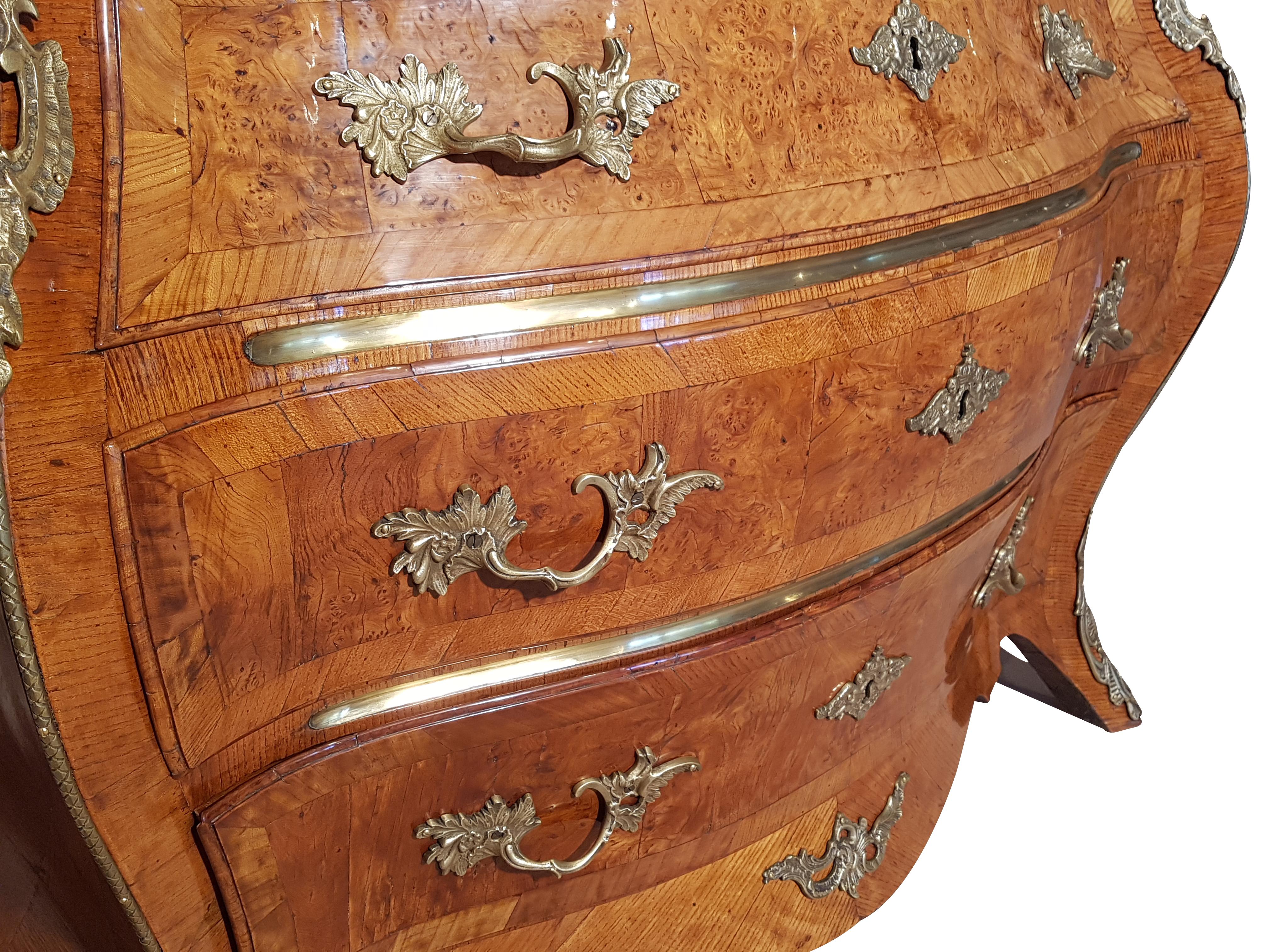 Swedish Commode from the 18th Century In Excellent Condition For Sale In Senden, NRW