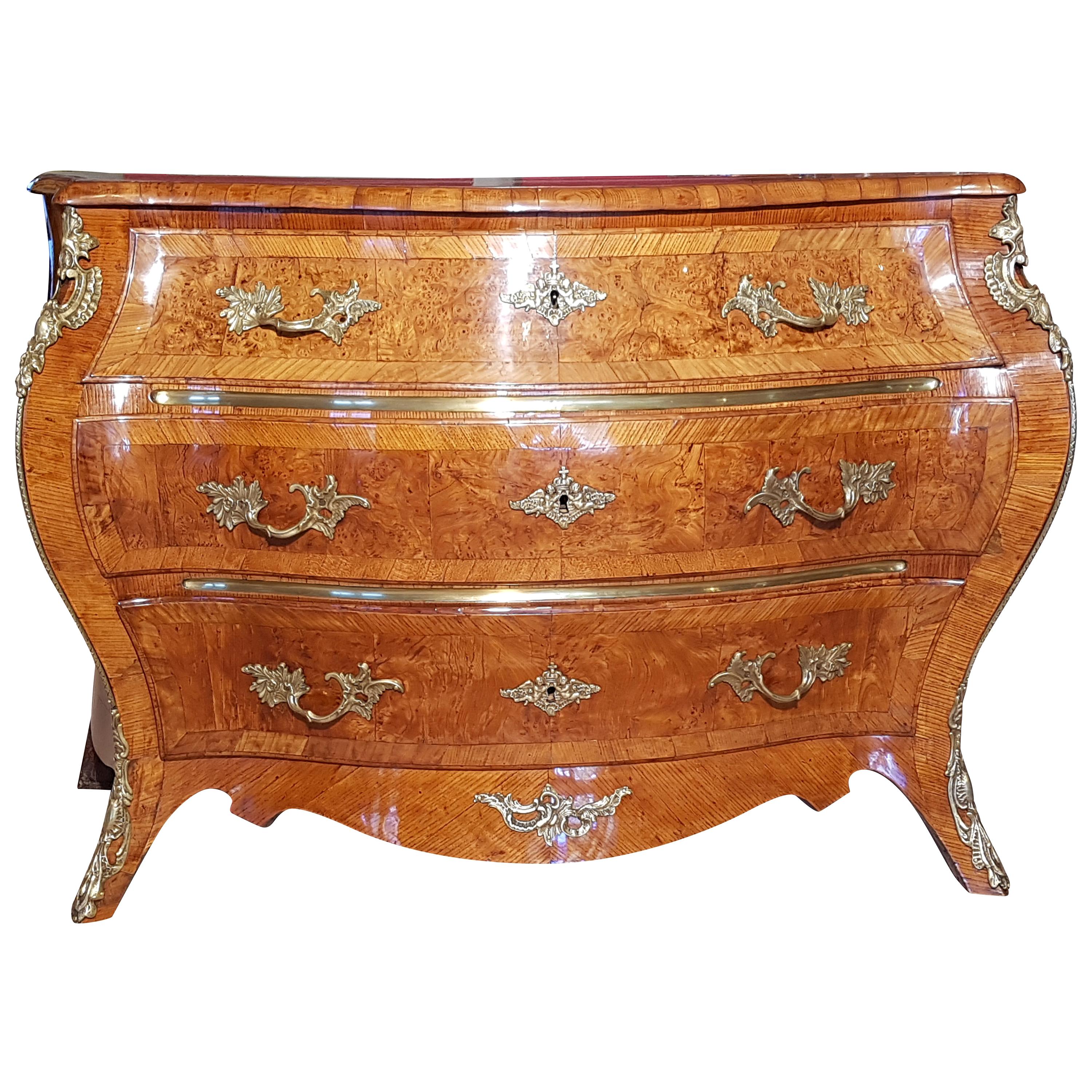 Swedish Commode from the 18th Century For Sale