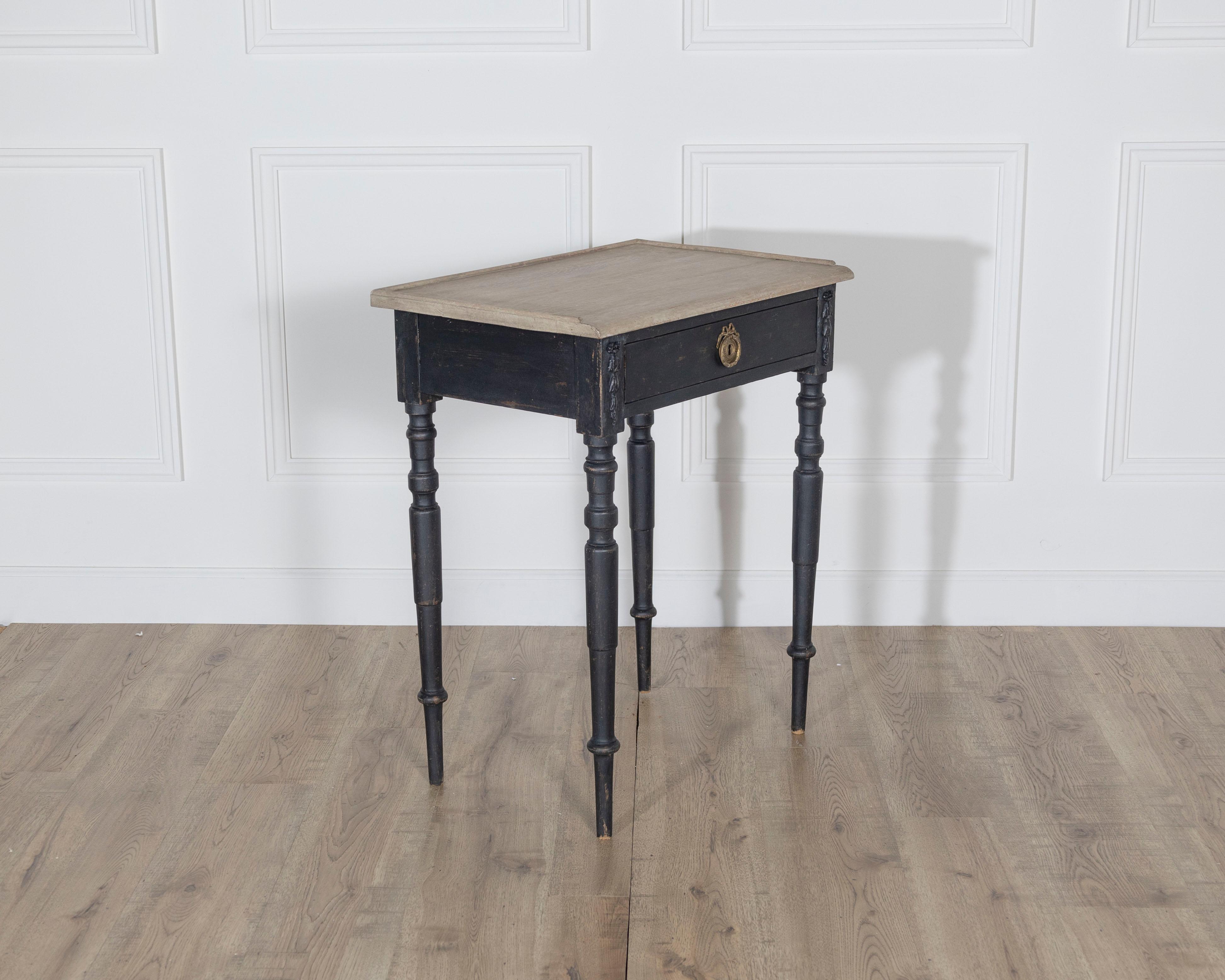 Swedish Console Table with Gallery Edge and Contrasting Painted Top, circa 1880 In Good Condition For Sale In Atlanta, GA
