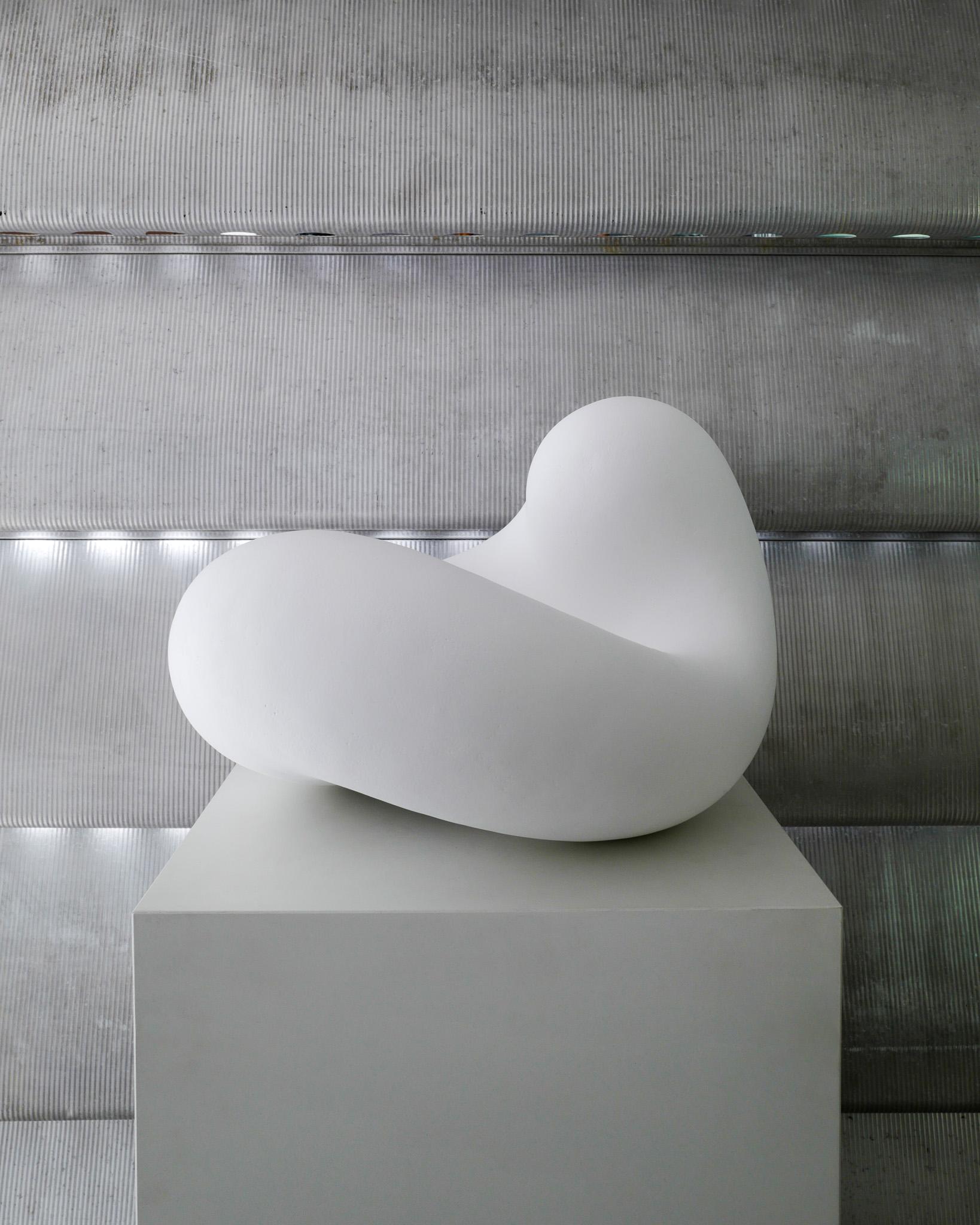 Swedish Contemporary White Free Form Stoneware Sculpture by Eva Hild, 2000 In Good Condition For Sale In Stockholm, SE