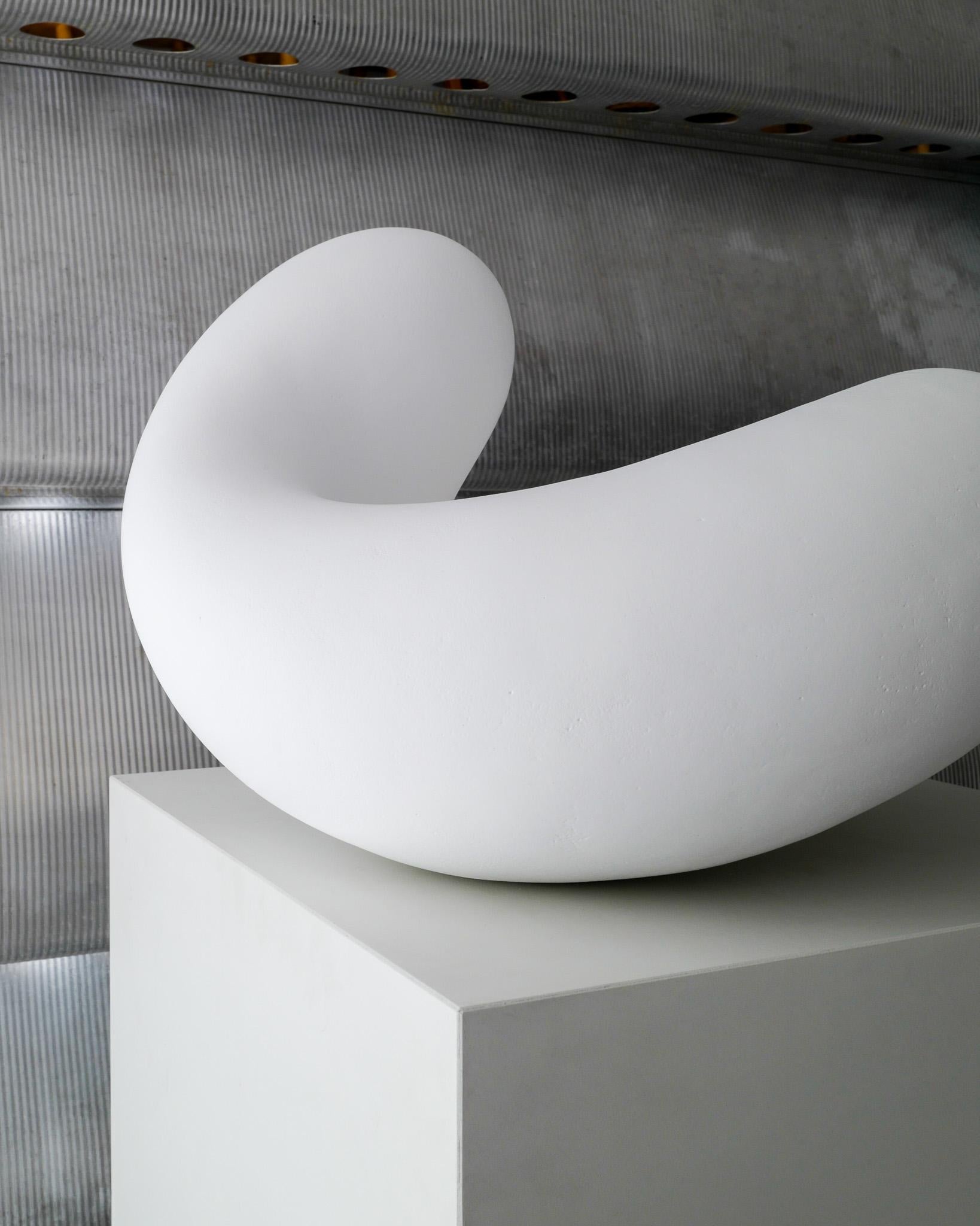 Sculpture contemporaine suédoise en grès blanc à forme libre d'Eva Hild, 2000 en vente 2