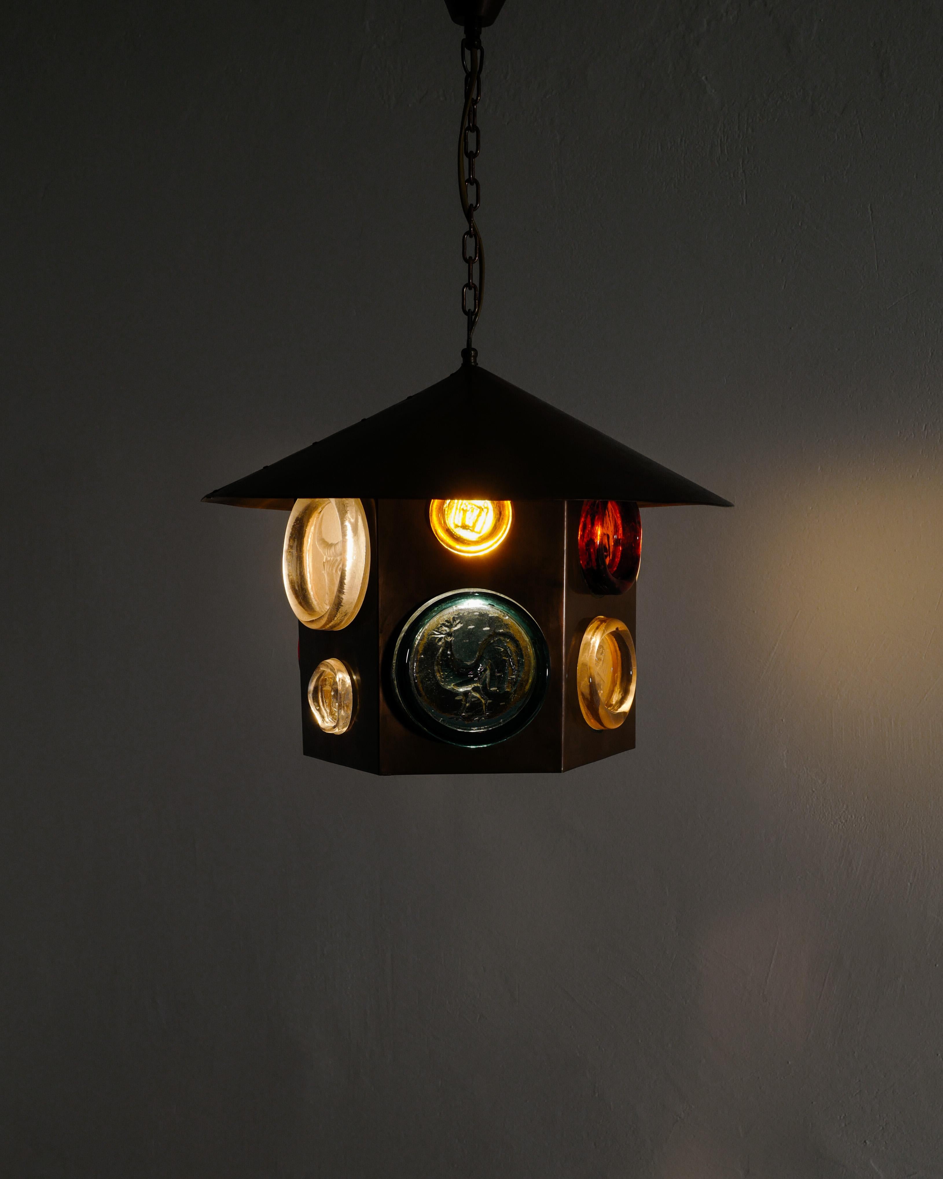 Milieu du XXe siècle Lustre pendentif suédois en cuivre et verre par Erik Höglund Produit par Boda années 1960 en vente