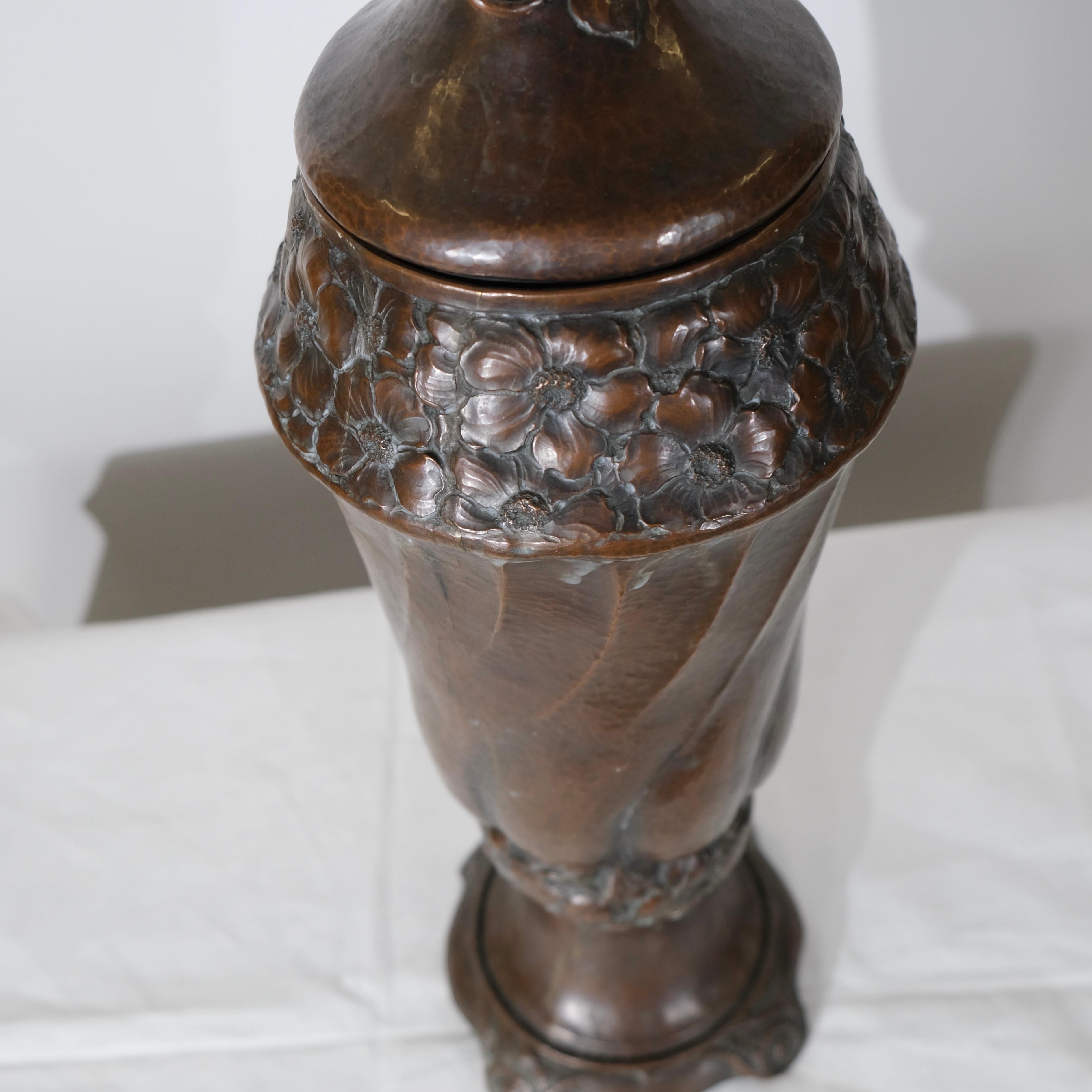 Svedese Urna svedese in rame con coperchio. Art Nouveau realizzato nel 1890 circa in vendita