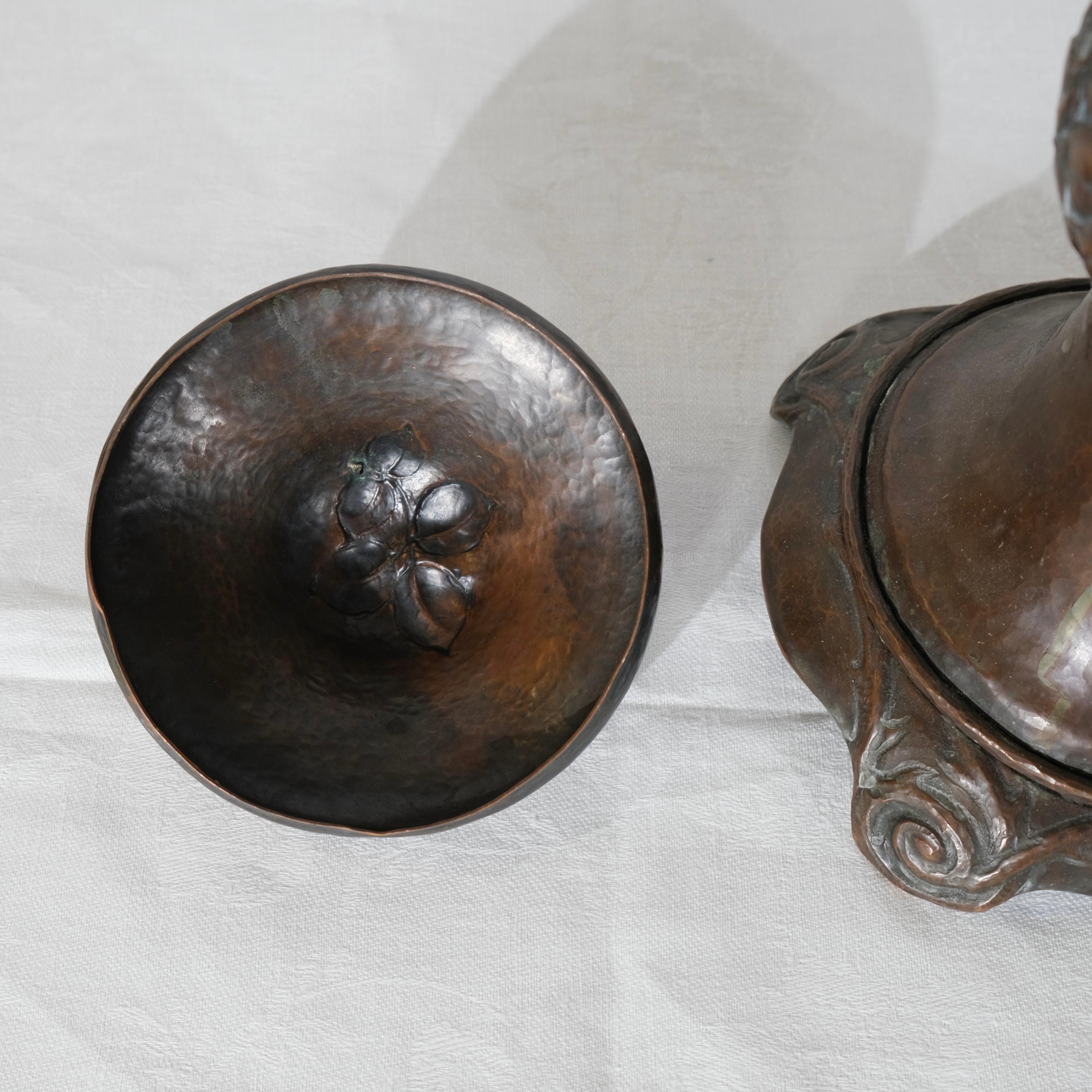 XIX secolo Urna svedese in rame con coperchio. Art Nouveau realizzato nel 1890 circa in vendita