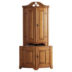 Armoire d'angle suédoise