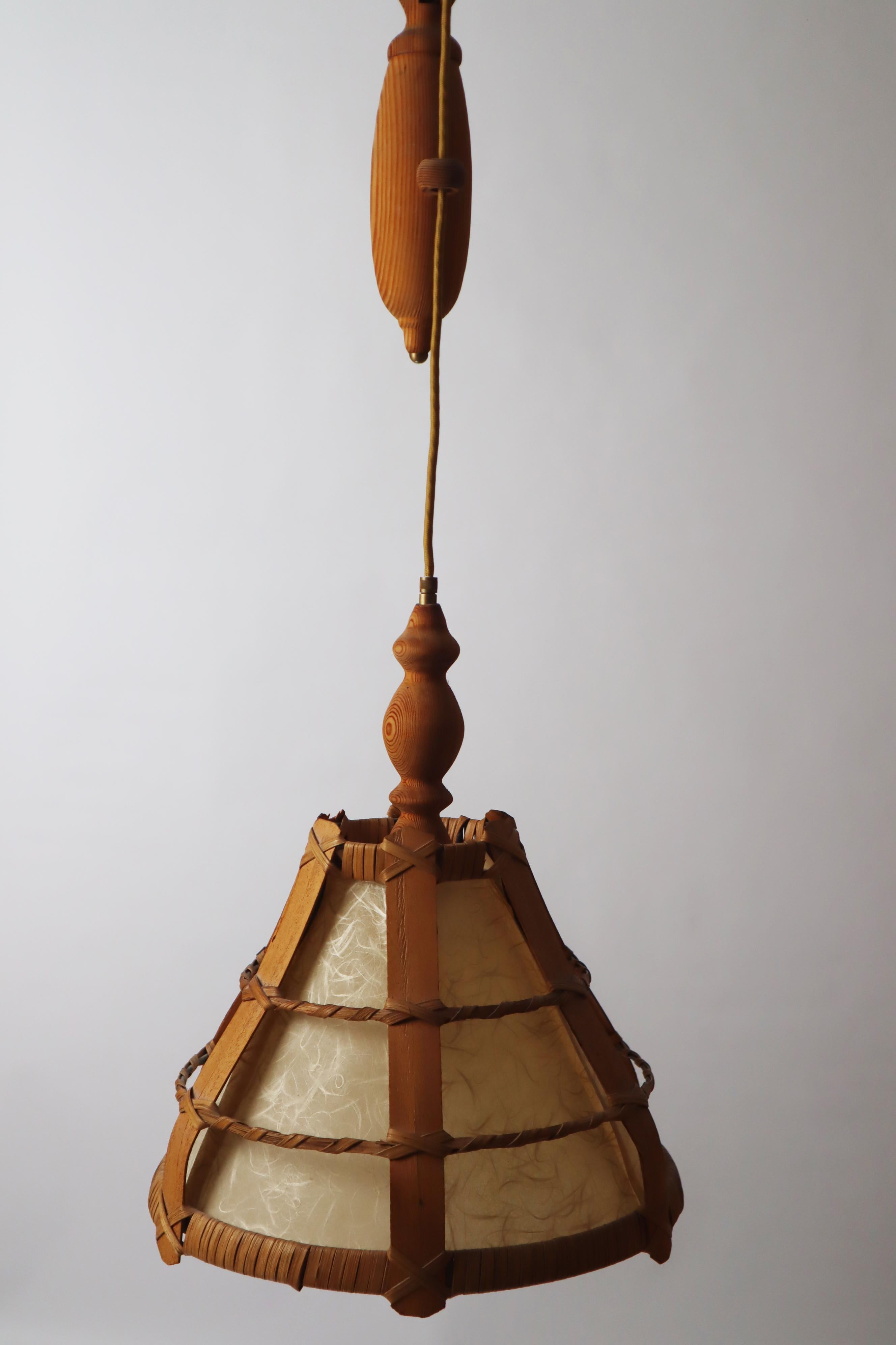 Lampada a sospensione svedese a contrappeso in Wood Wood e carta pergamena in vendita 5