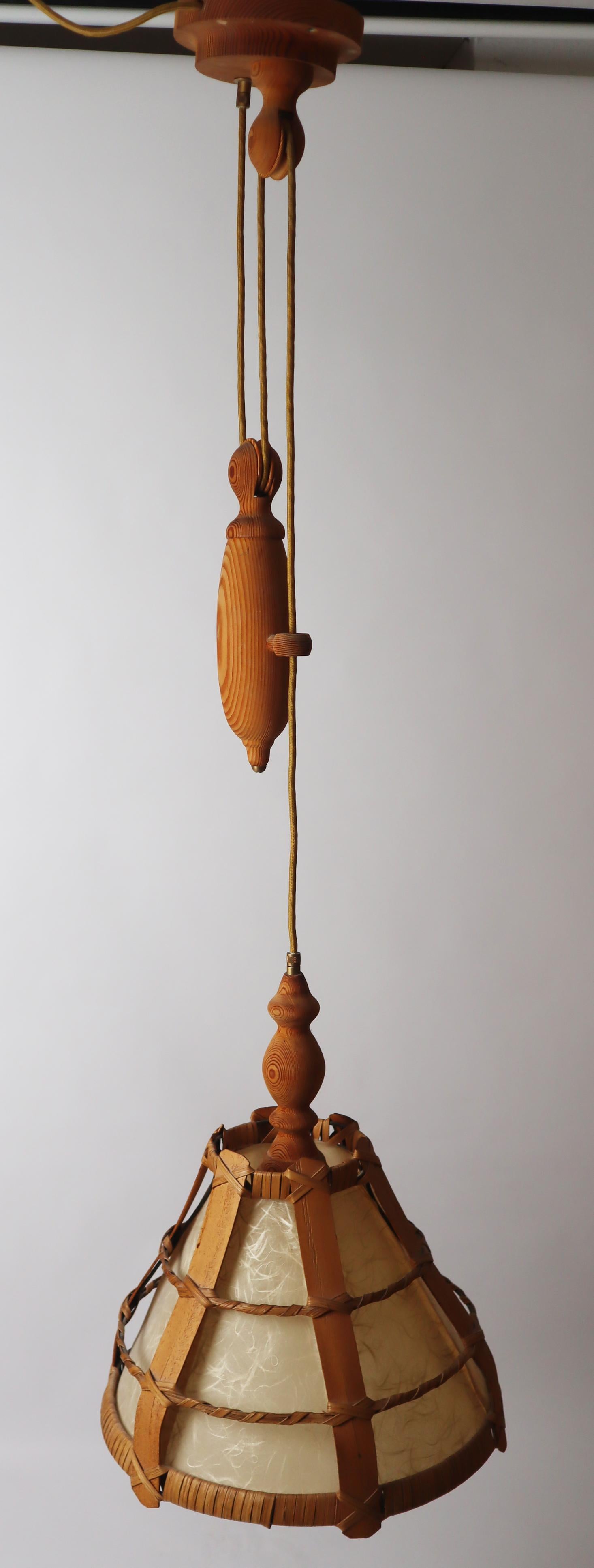 Lampada a sospensione svedese a contrappeso in Wood Wood e carta pergamena in vendita 6