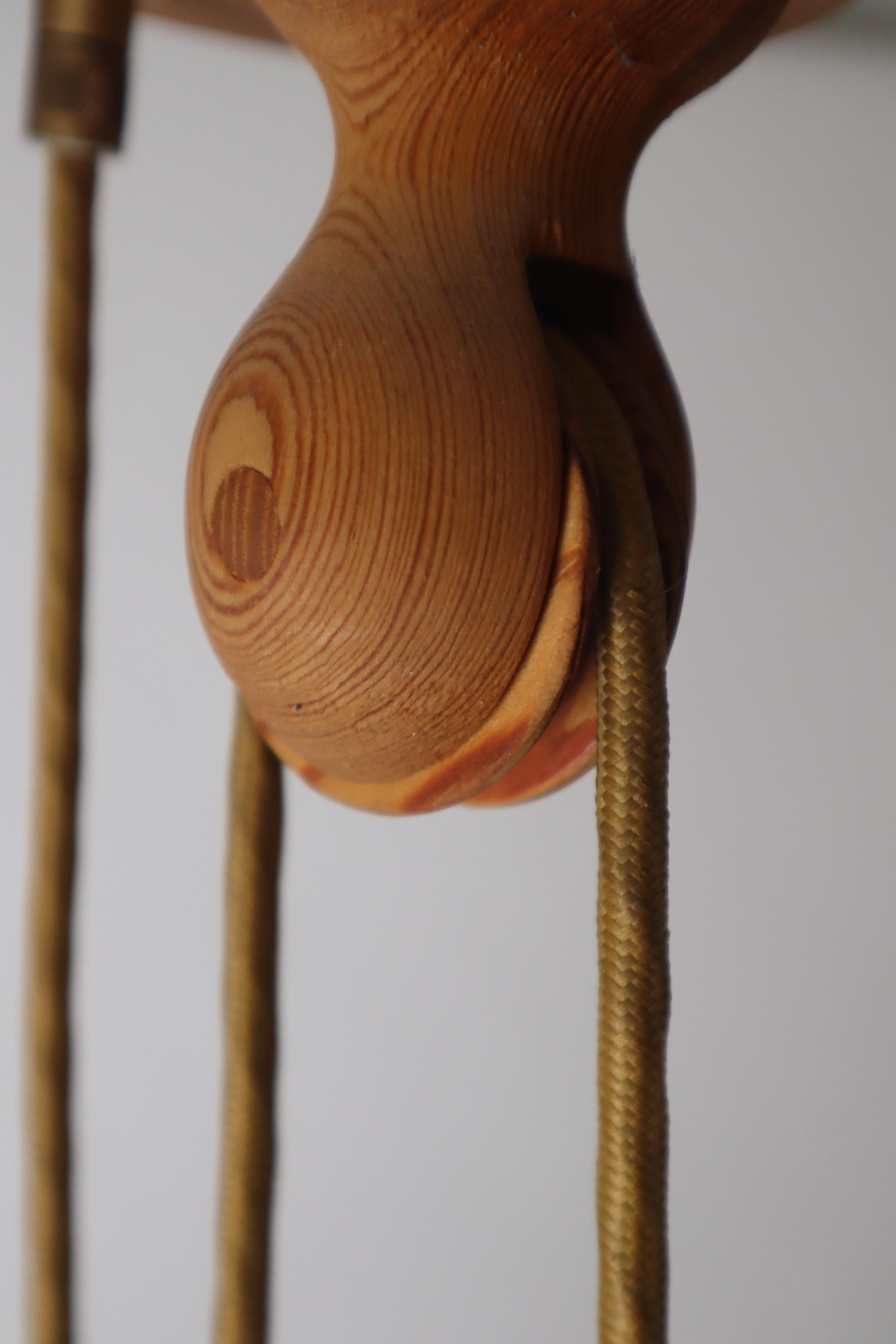 Lampada a sospensione svedese a contrappeso in Wood Wood e carta pergamena in vendita 11