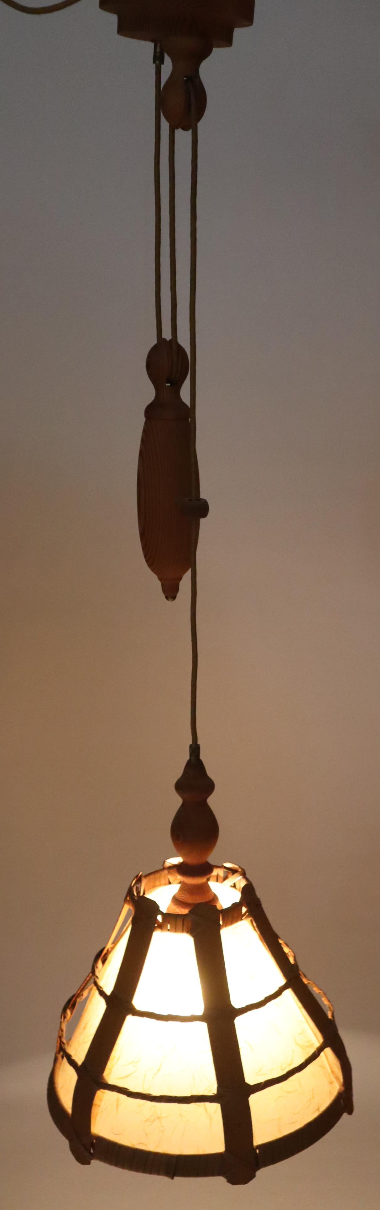 Lampada a sospensione svedese a contrappeso in Wood Wood e carta pergamena In condizioni buone in vendita a Hannover, DE