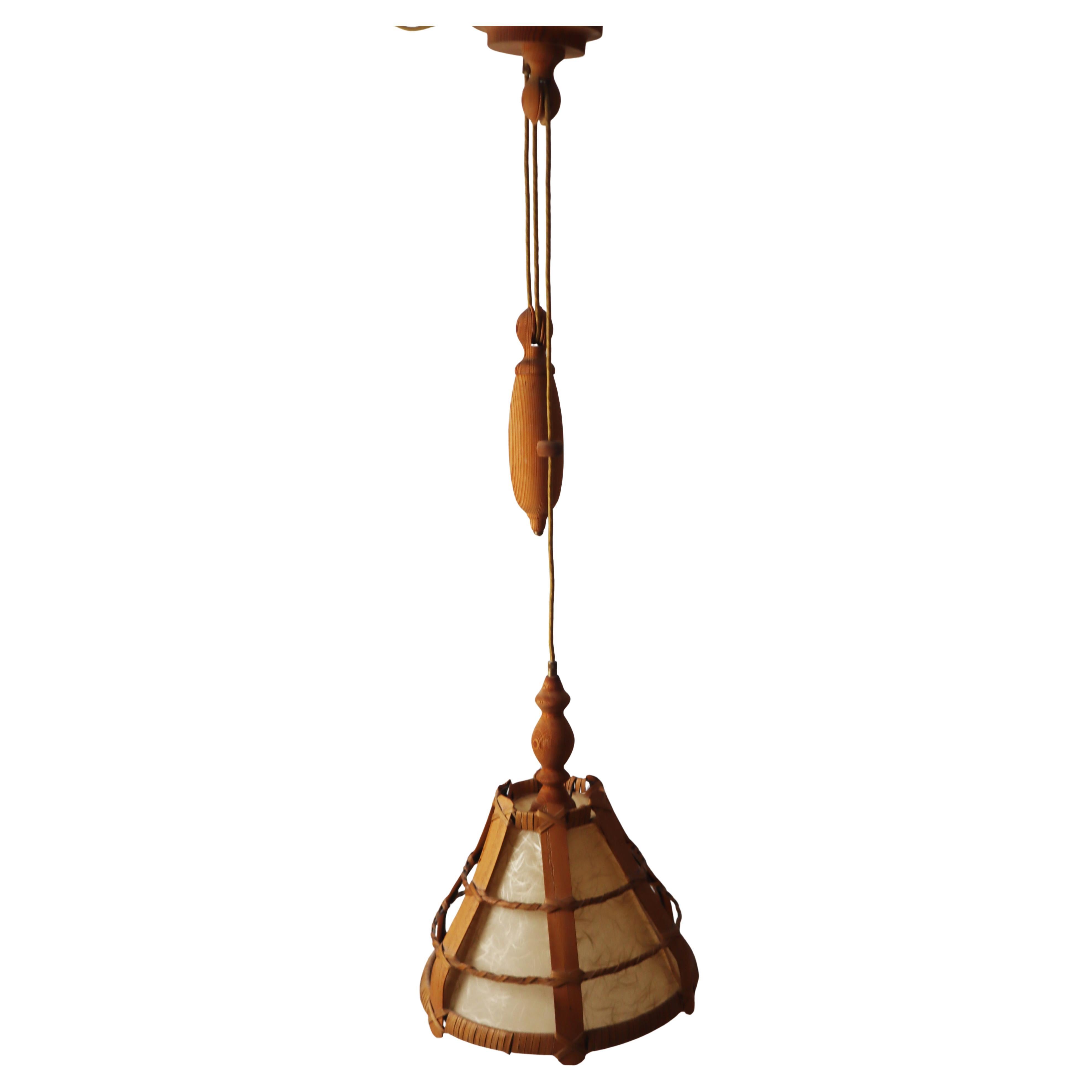 Lampada a sospensione svedese a contrappeso in Wood Wood e carta pergamena in vendita