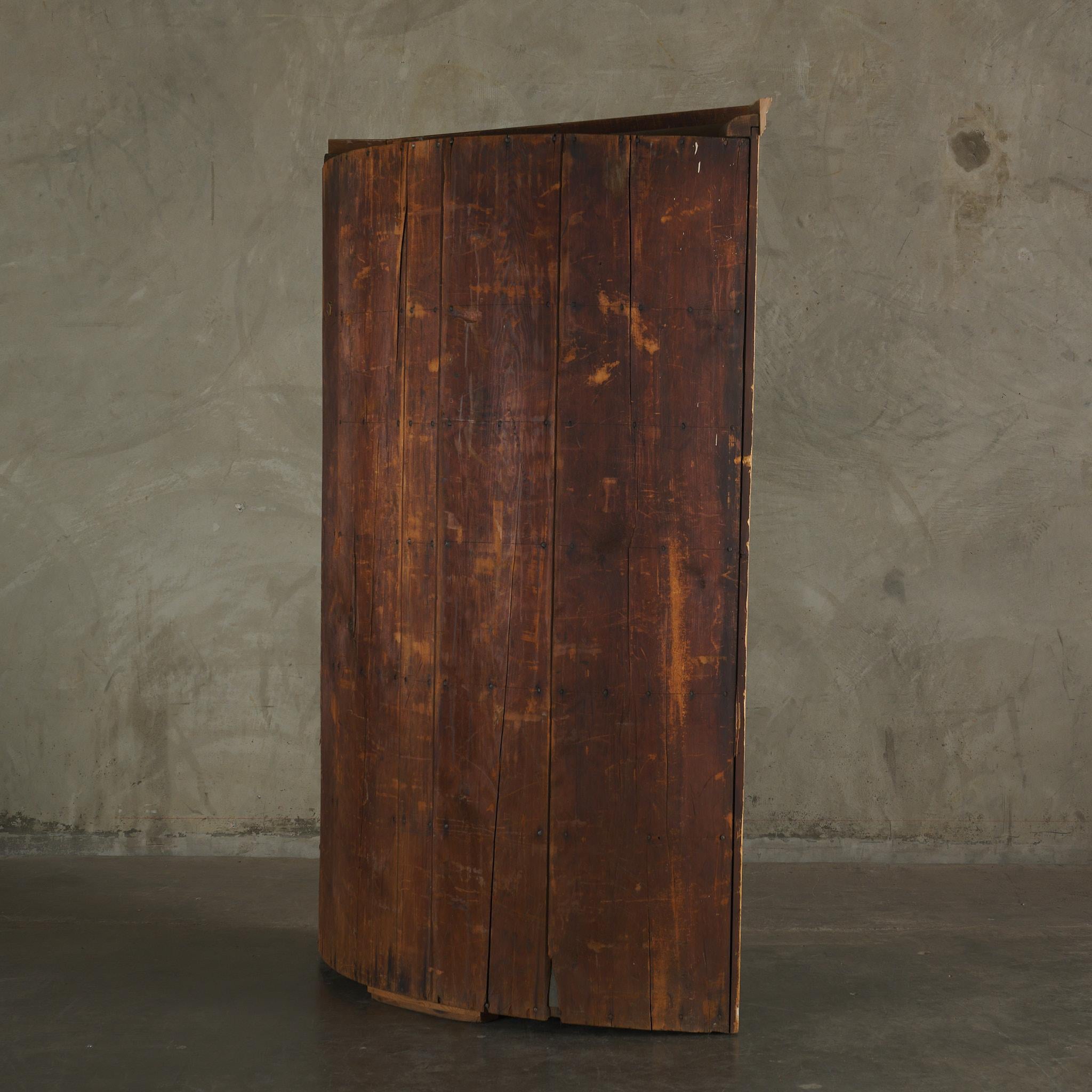 Bois Armoire d'angle suédoise en vente