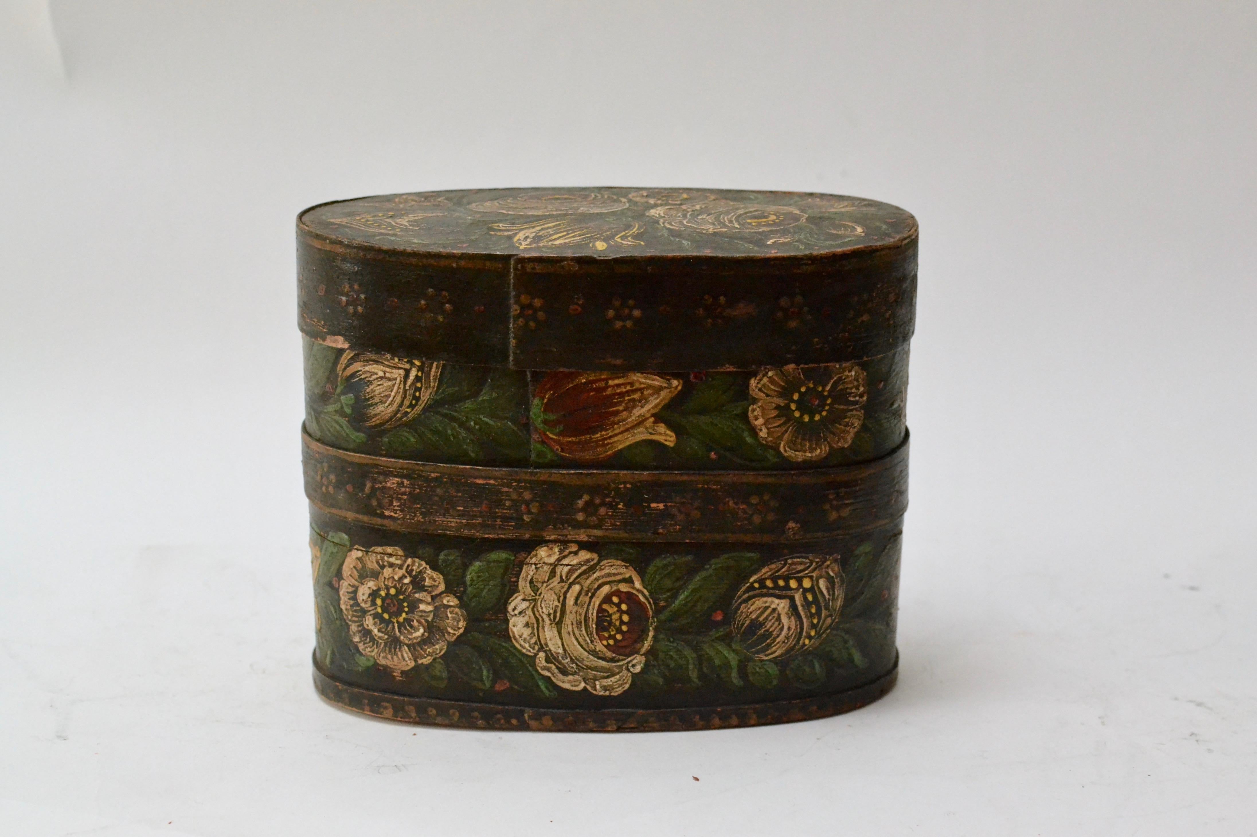Swedish Country/Folkart Flower  Painted Wood Box, 19th Century In Good Condition In Stockholm, SE