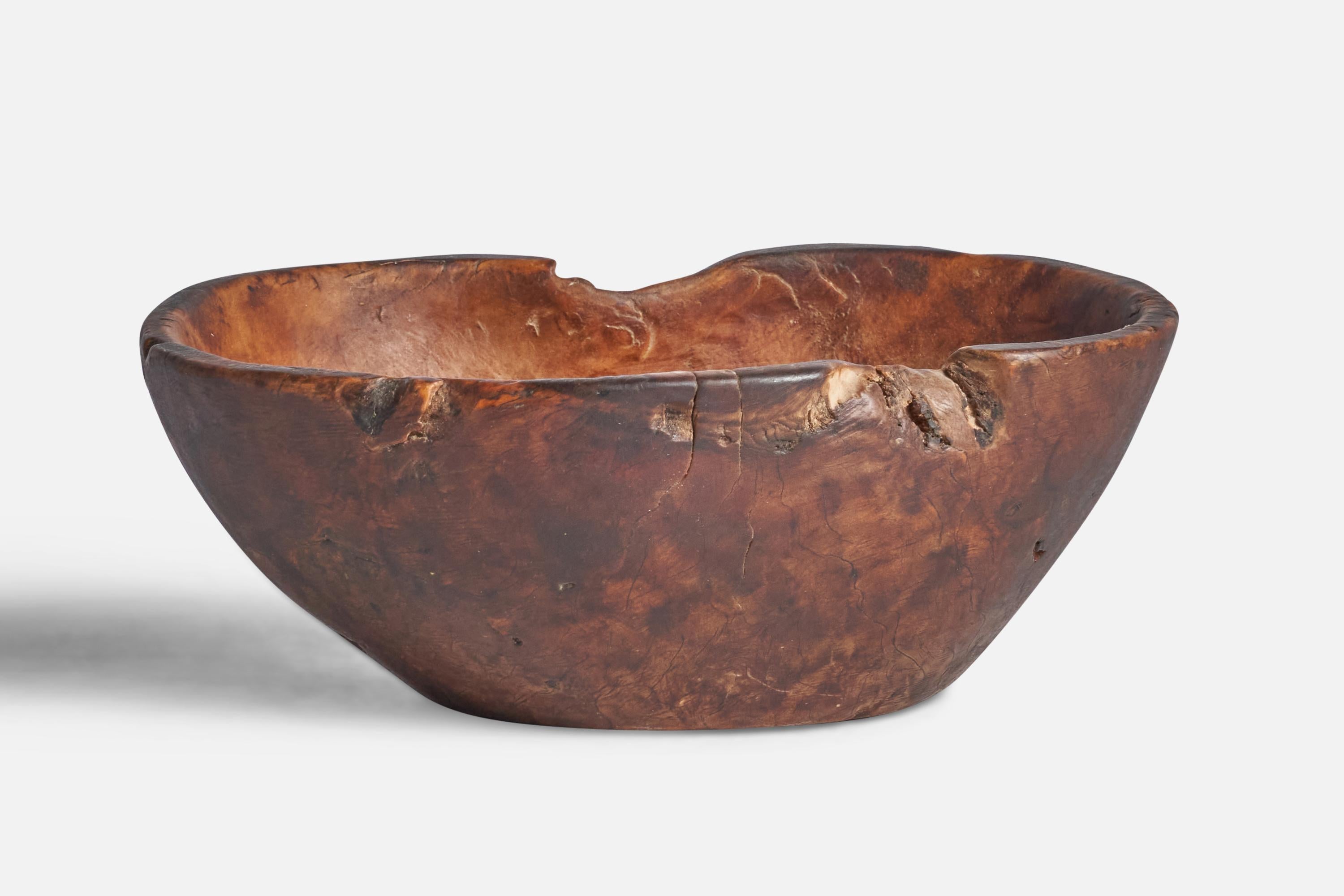 A burl wood bowl produced in Sweden, 19th century.
