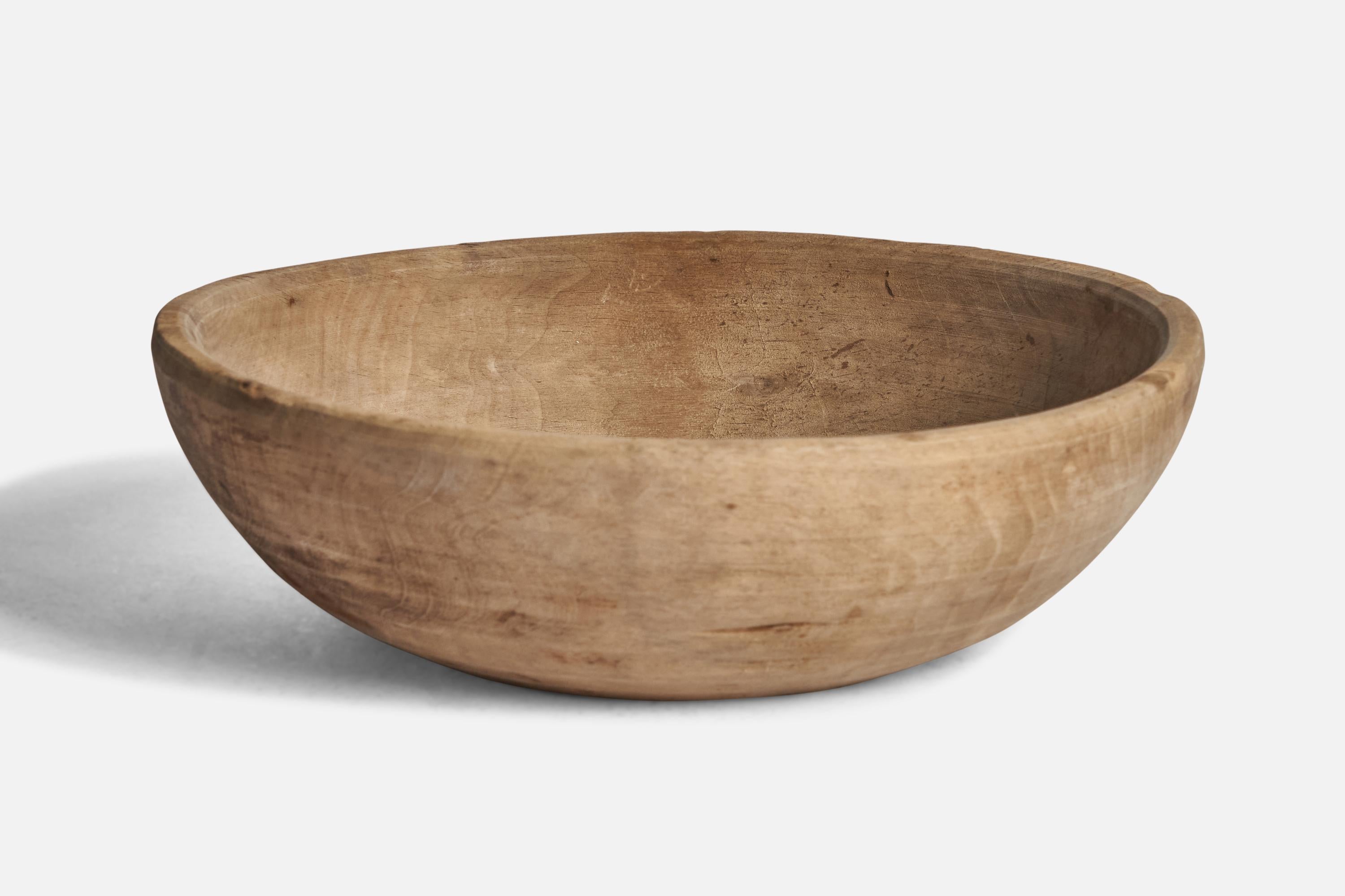 A wooden bowl produced in Sweden, 19th century.