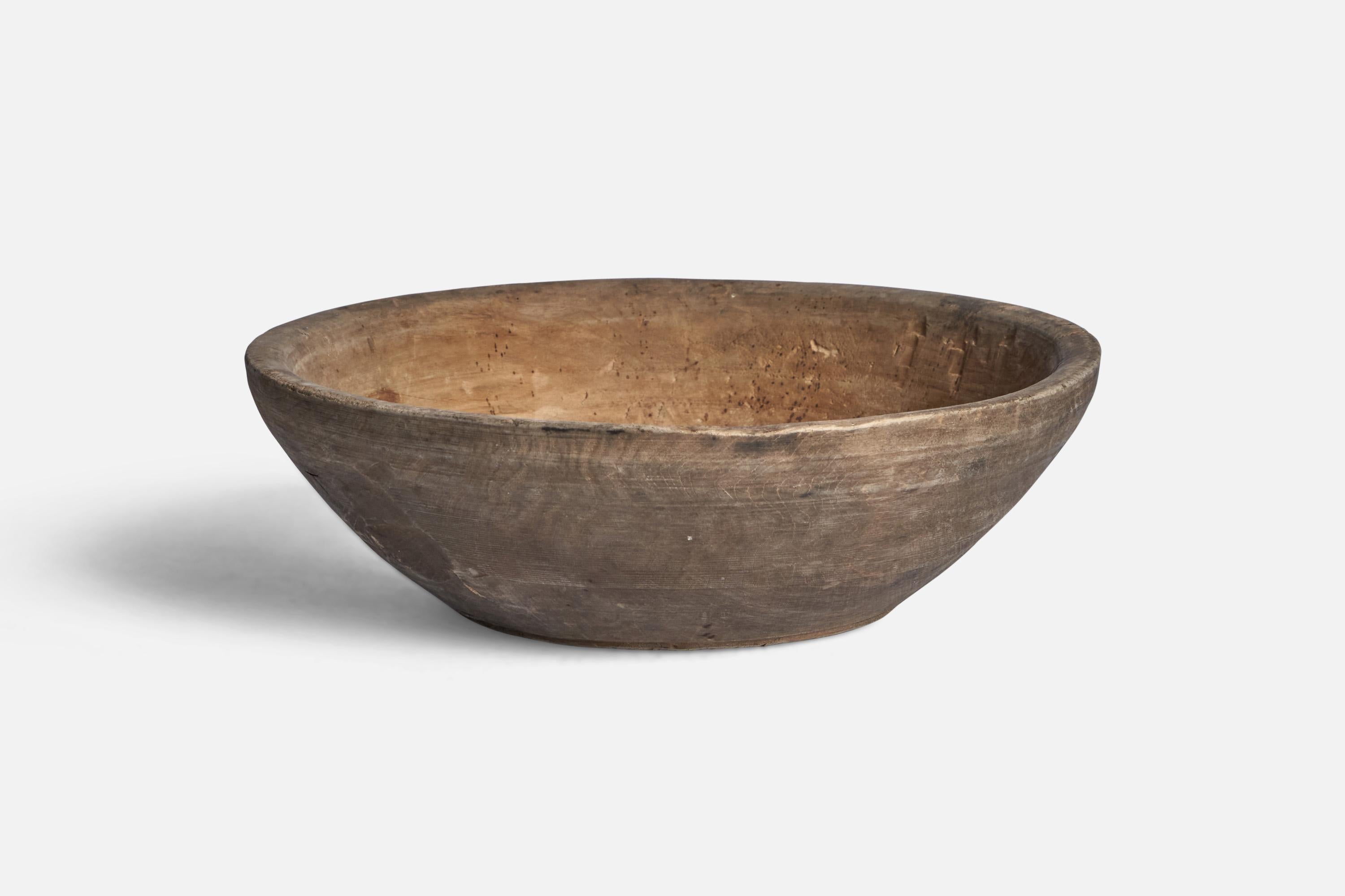 A wood bowl produced in Sweden, 19th century.

“BÖL.EAS.” on bottom.