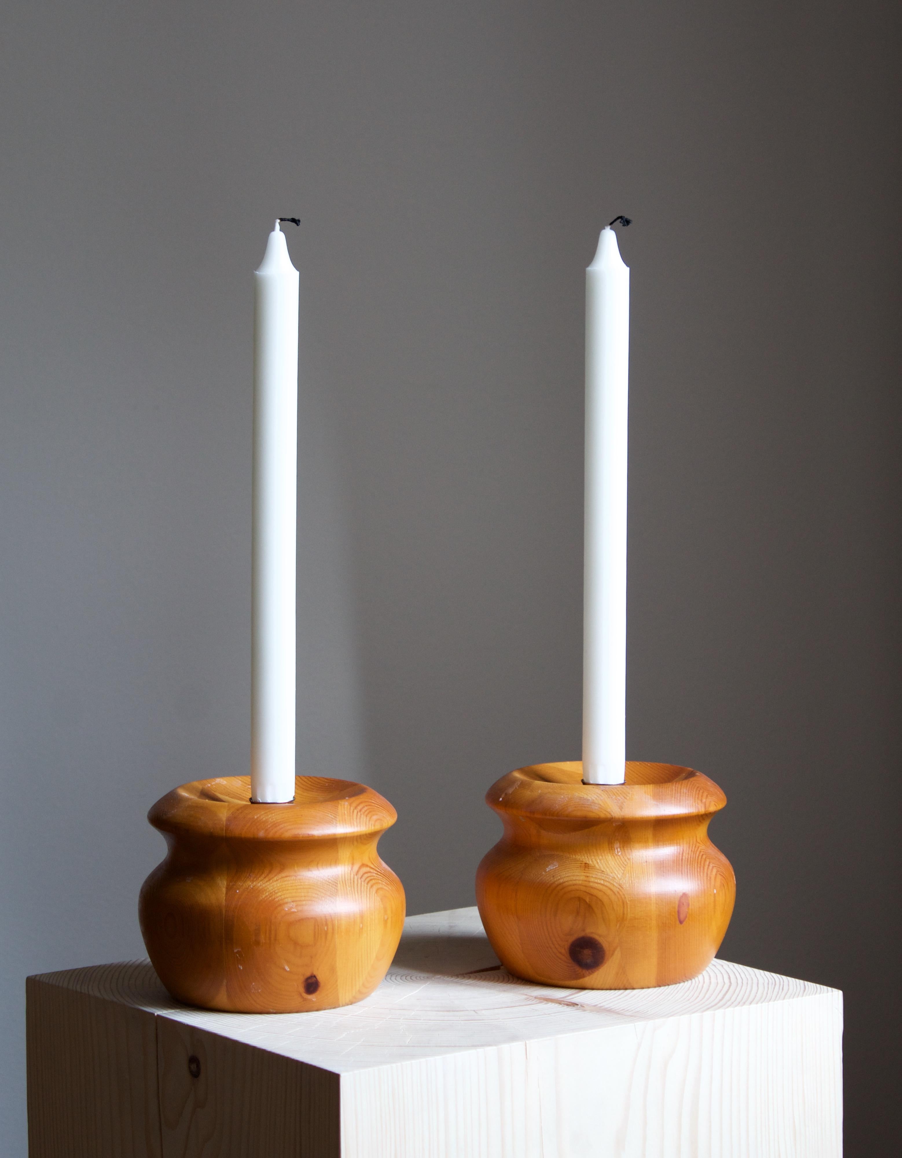 A set of Swedish candlesticks / candleholders. In turned solid pine. Brass nozzles.

