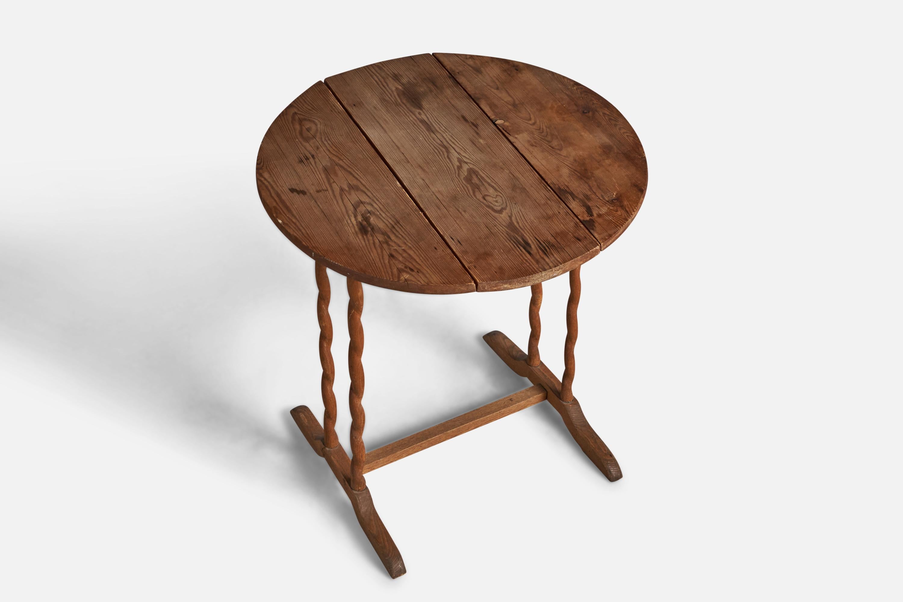Swedish Craft, End Table, Pine, Sweden, c. 1900 In Good Condition For Sale In High Point, NC