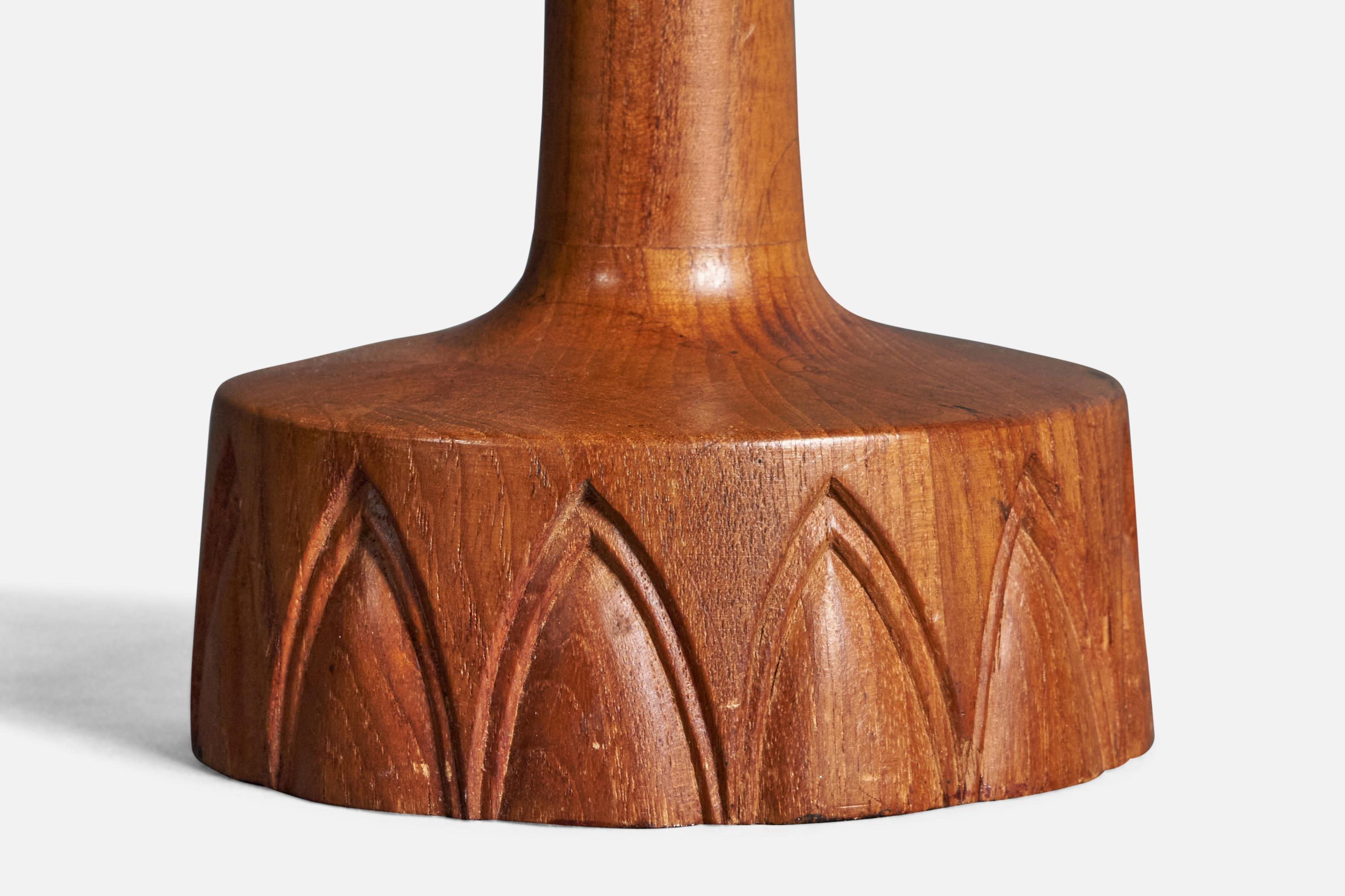 Swedish Craft, Modernist Table Lamp, Sculpted Solid Teak, Sweden, 1960s In Good Condition For Sale In High Point, NC