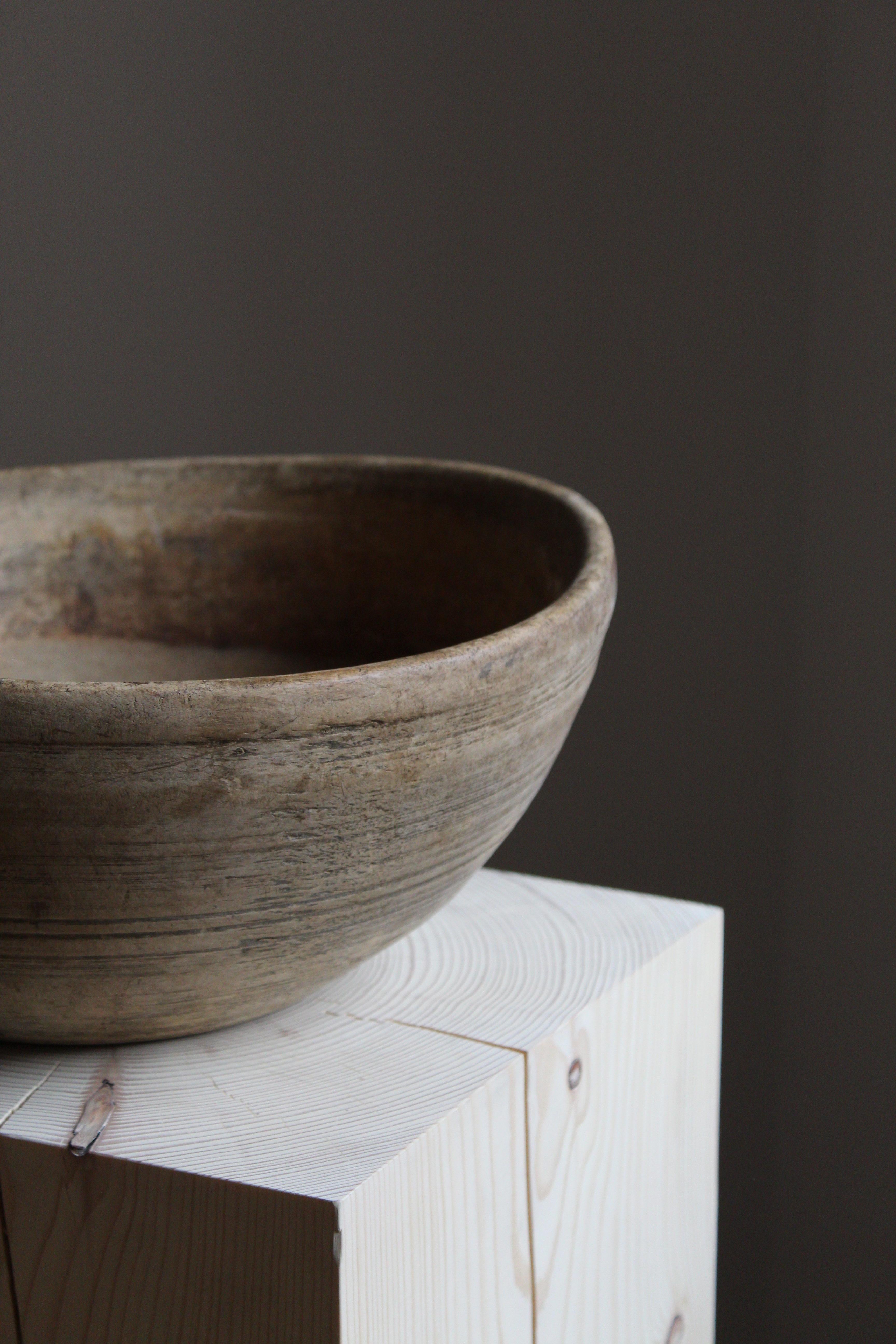 Swedish Craft, Unique Sizable and Deep Bowl, Wood, Sweden, 19th Century In Fair Condition In High Point, NC