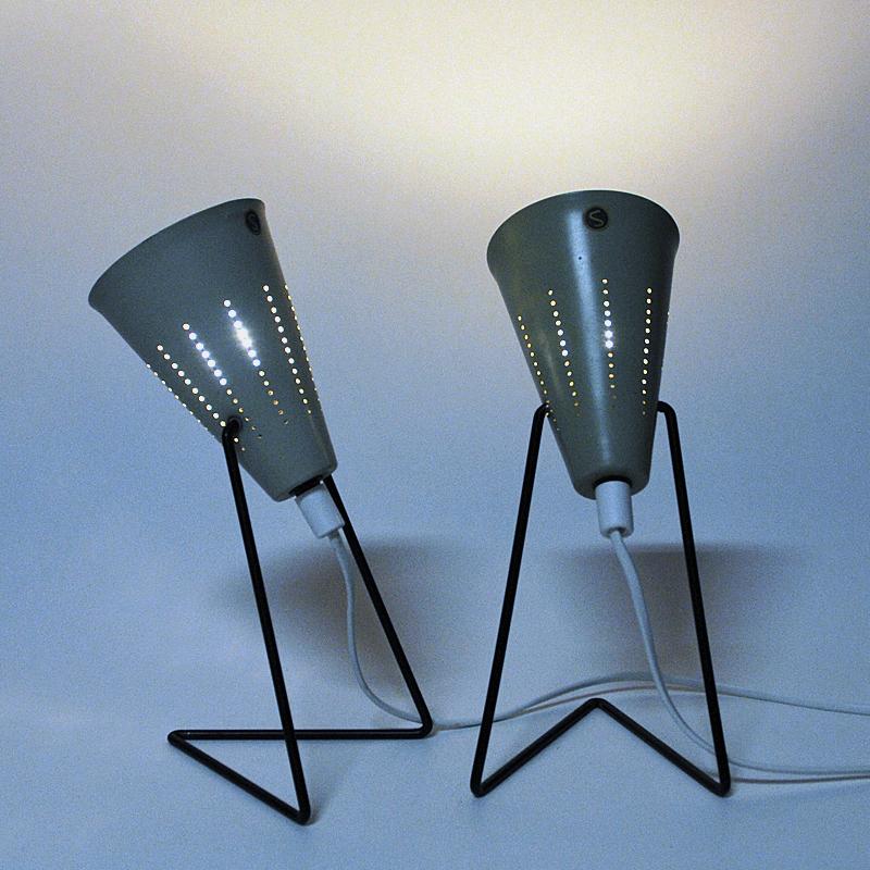 Swedish Cream White Metal Table Lamp Pair by Svend Aage Holm-sørensen 1950s In Good Condition For Sale In Stockholm, SE