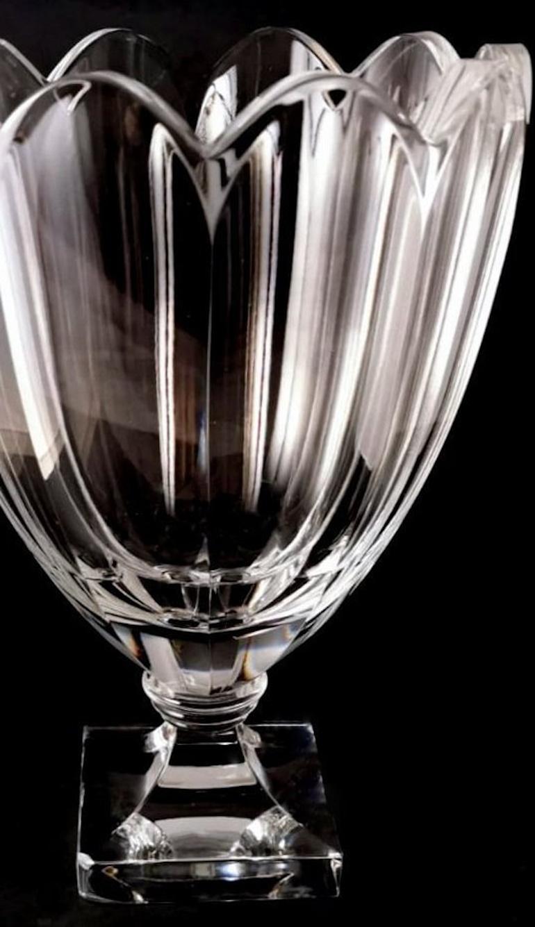 Swedish Crystal Tulip Vase With Square Base In Good Condition For Sale In Prato, Tuscany