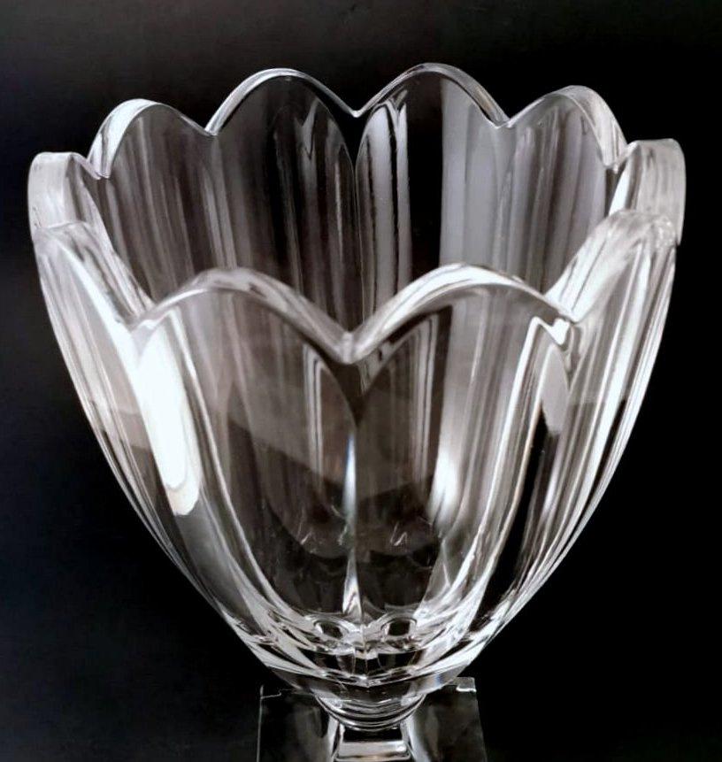 Swedish Crystal Tulip Vase With Square Base For Sale 1