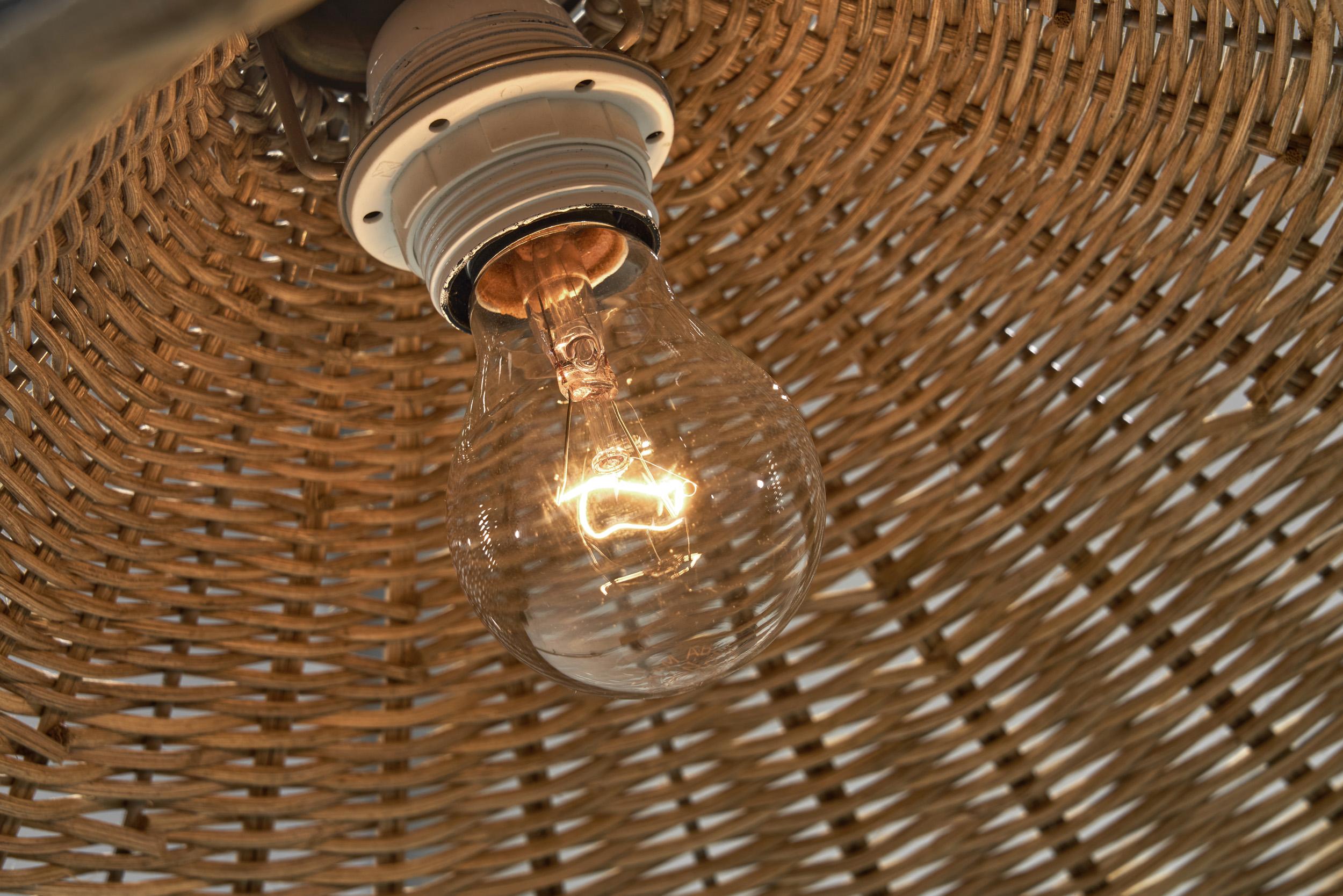 Lampadaire suédois en rotin incurvé, Suède, années 1930 en vente 5