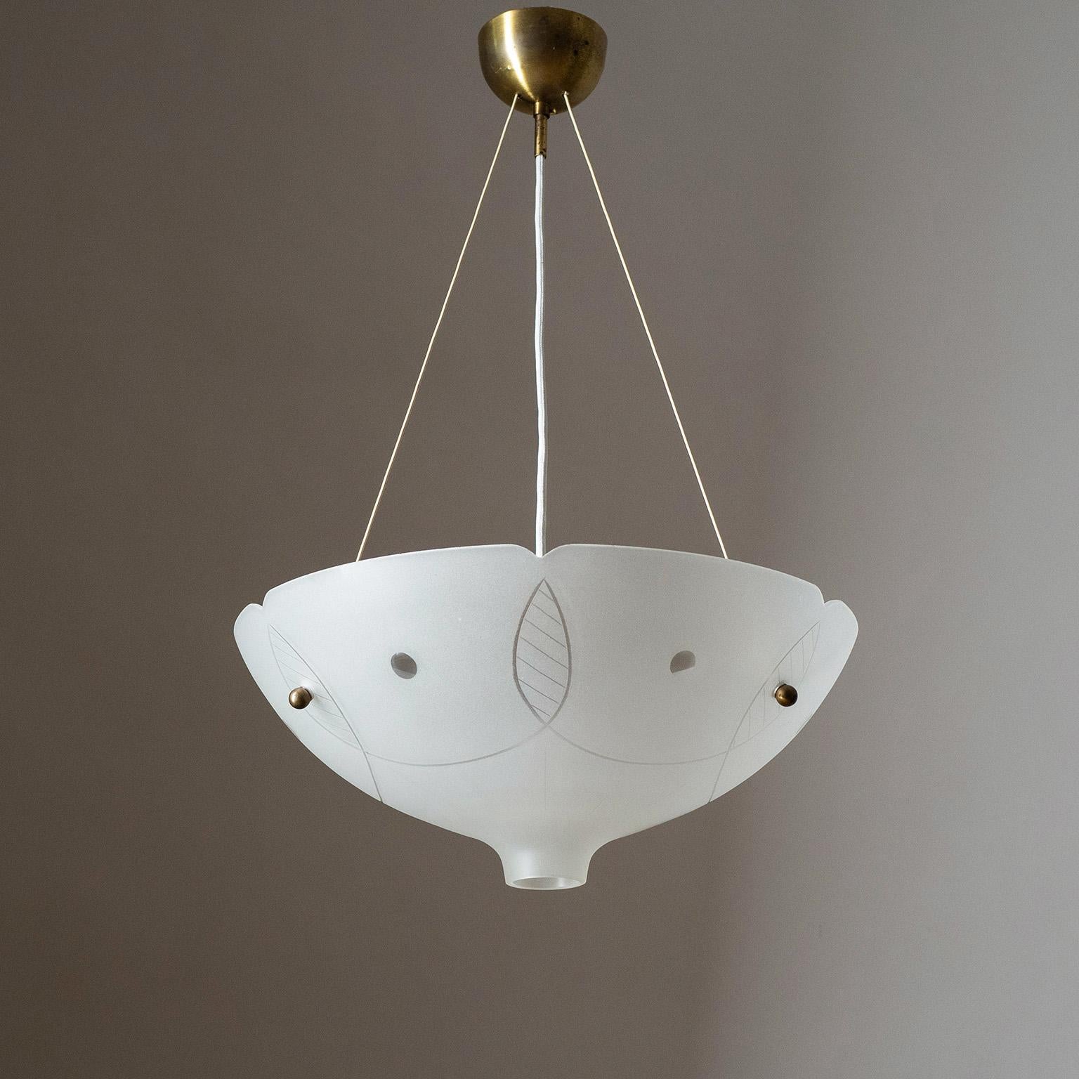 Rare Swedish suspension light from the 1940-1950s. A large frosted funnel-shaped glass body with scalloped rim and cut decorations is suspended by three wires. One original E27 socket with new wiring.
Glass Height 17.5cm (7″)