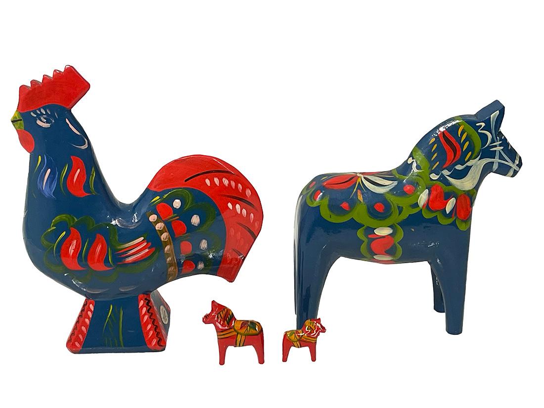 Caballos suecos Dala y gallo de Olsson, arte popular sueco, años 60 Sueco en venta