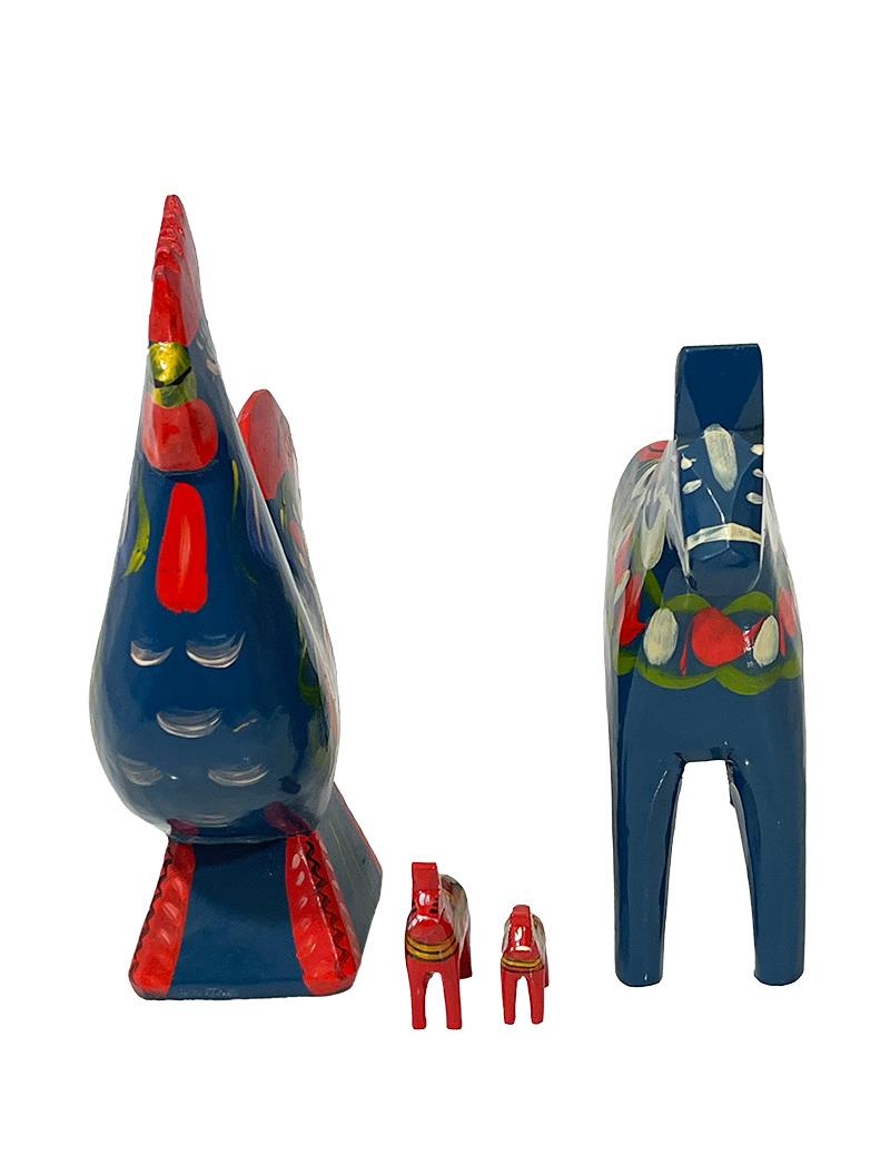 Caballos suecos Dala y gallo de Olsson, arte popular sueco, años 60 Pino en venta