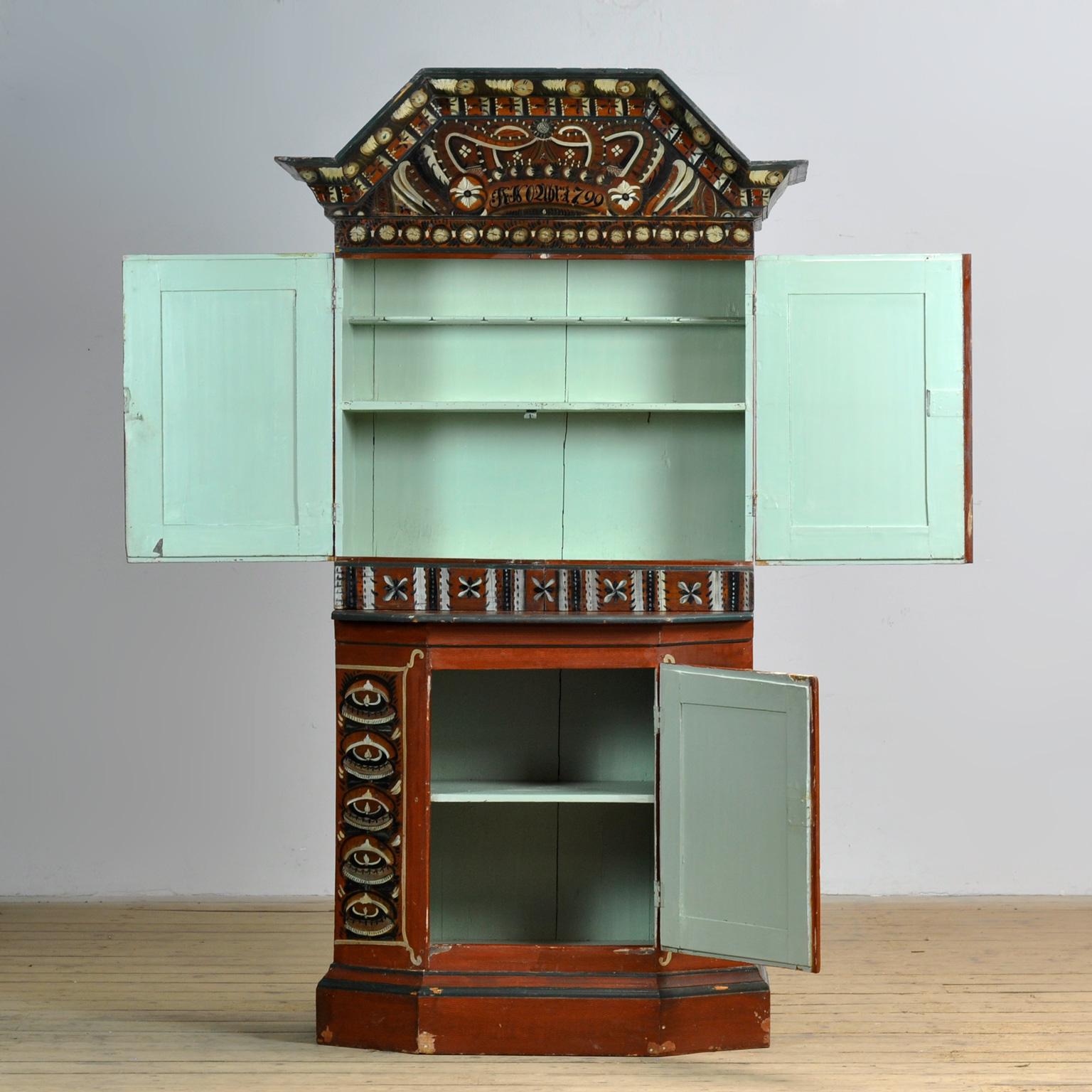 Swedish Dalarna Painted Crown Cupboard, dated 1799 In Good Condition For Sale In Amsterdam, Noord Holland