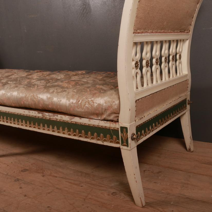 Good 19th century Swedish day bed/ sofa. 1820

Seat height - 18