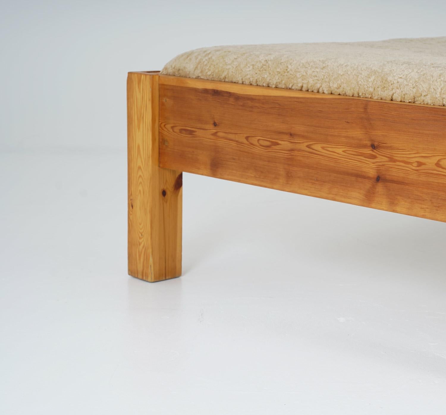 Swedish Daybed in Pine, Upholstered in Sheepskin For Sale 1