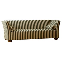 Schwedisches Deko-Sofa, grün und weiß gestreift