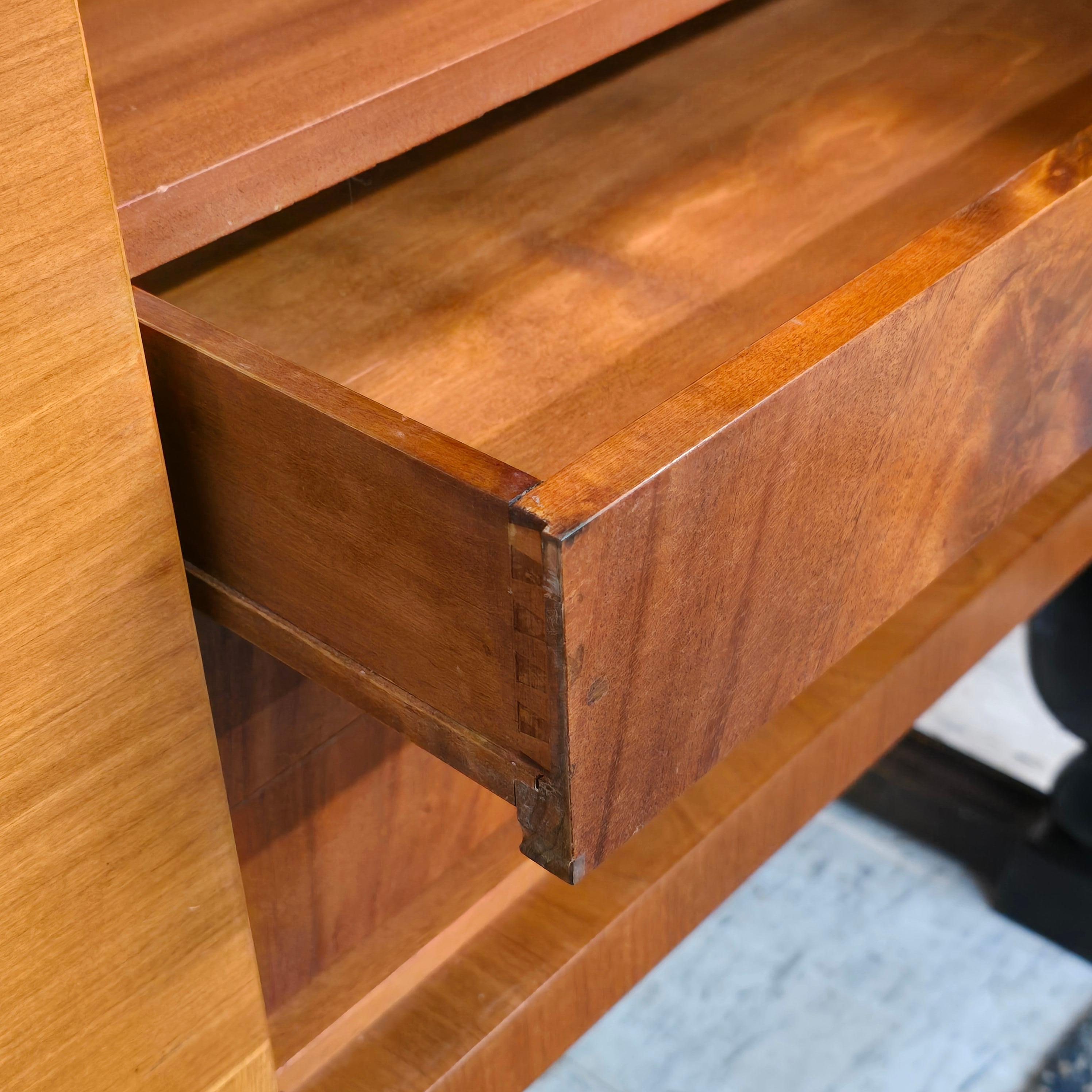 Metà XX secolo Armadio intarsiato in stile Deco svedese di Reiners in vendita
