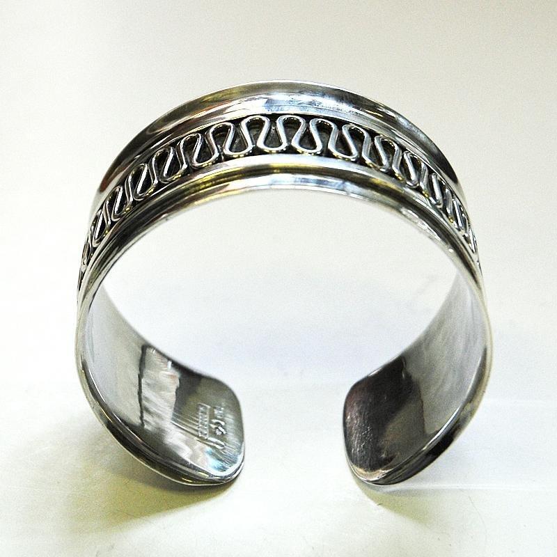 Bracciale e anello in argento con decorazioni svedesi di Willy Käfling 1971 In condizioni buone in vendita a Stokholm, SE