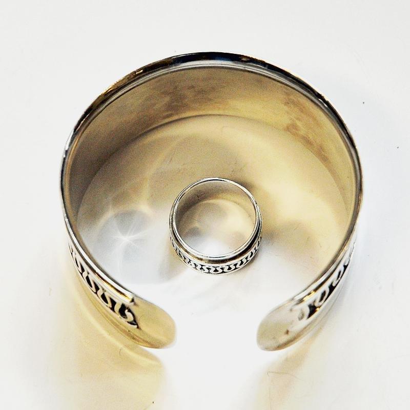 Bracciale e anello in argento con decorazioni svedesi di Willy Käfling 1971 in vendita 2